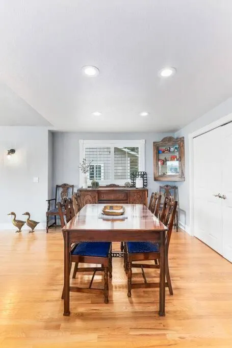 Idyllic Lakeside Getaway - Hidden Gem