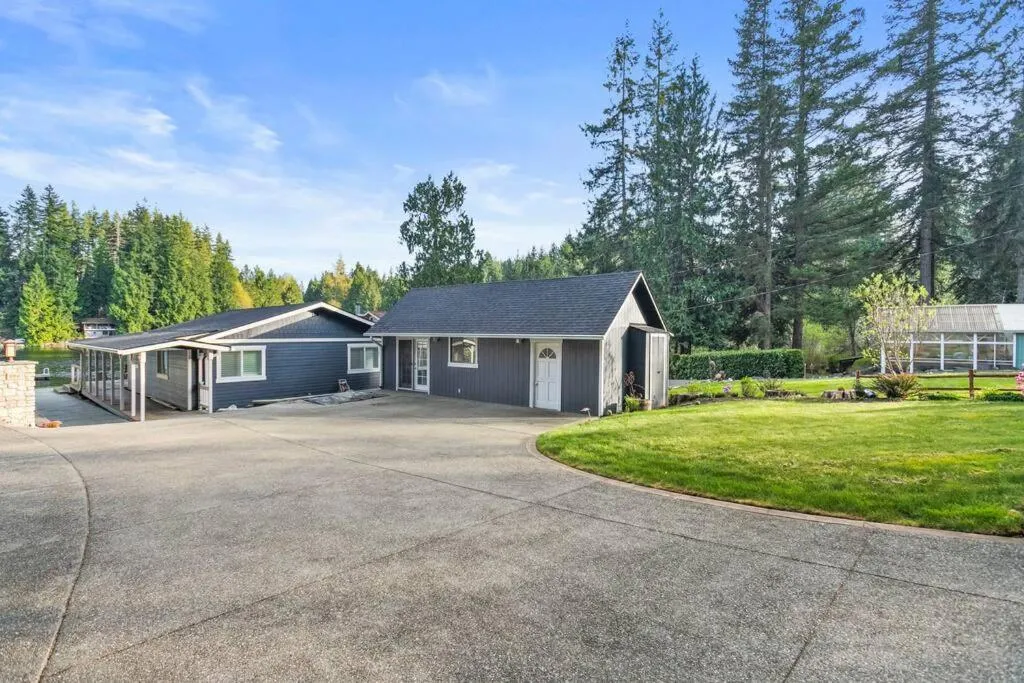 Idyllic Lakeside Getaway - Hidden Gem