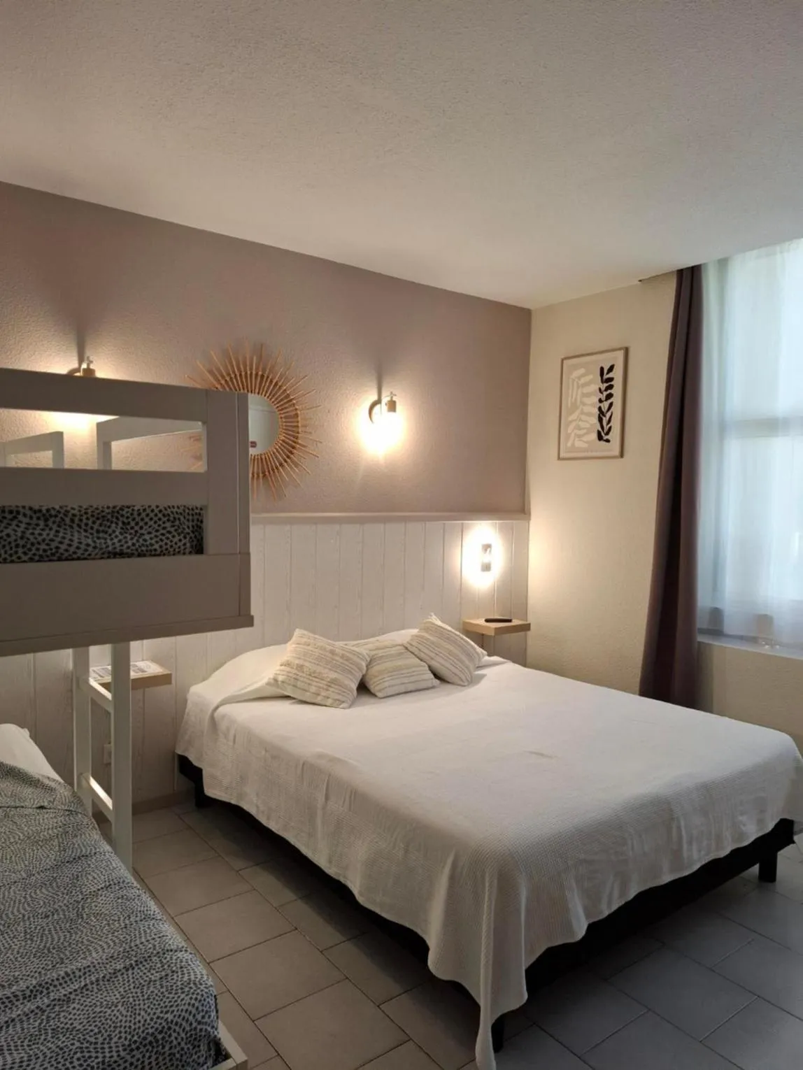 Photo of the whole room, Bed in Hotel Les Bellugues