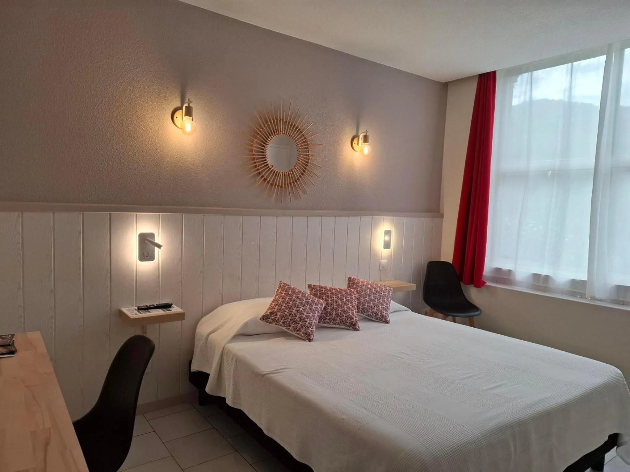 Bed in Hotel Les Bellugues