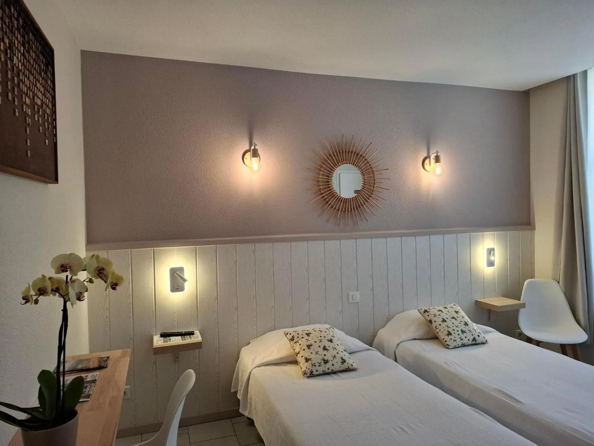 Photo of the whole room, Bed in Hotel Les Bellugues