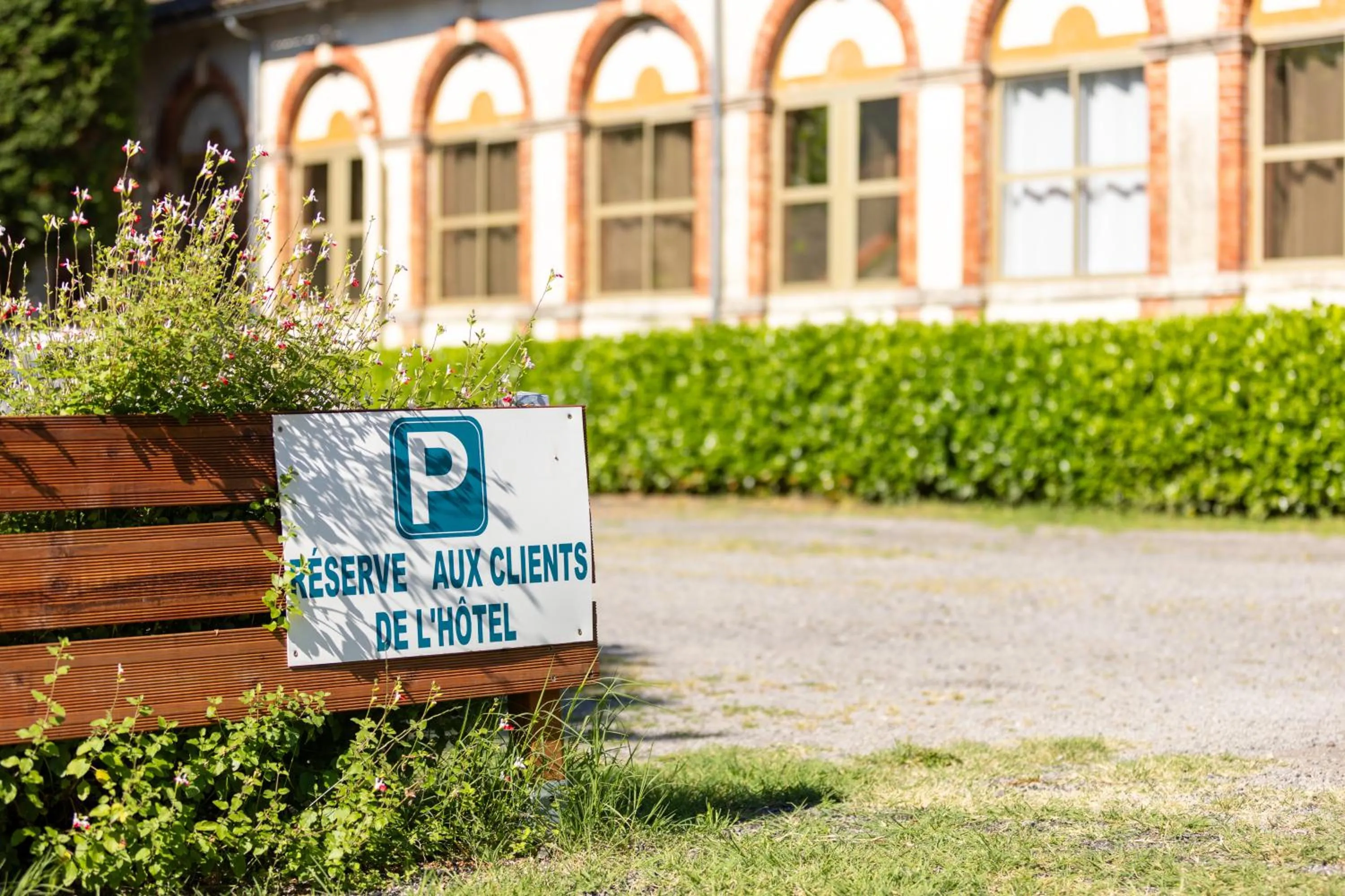 Property building in Hotel Les Bellugues