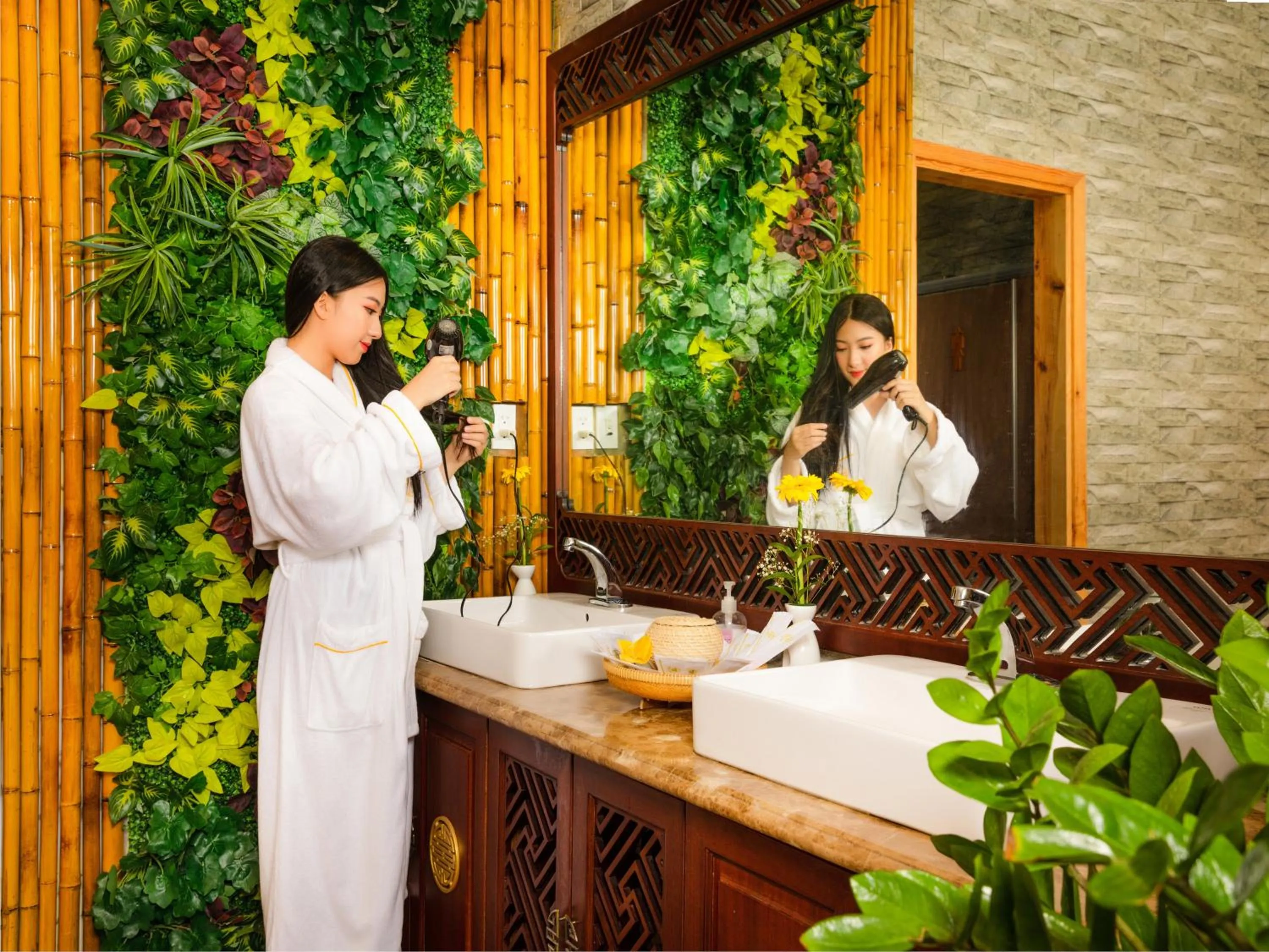 People in Thanh Lich Royal Boutique