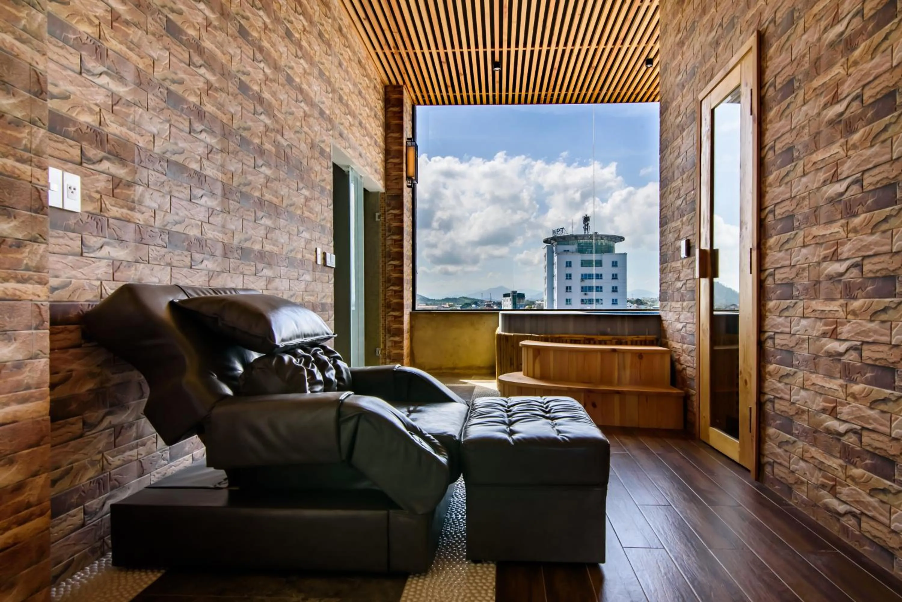 Massage in Thanh Lich Royal Boutique