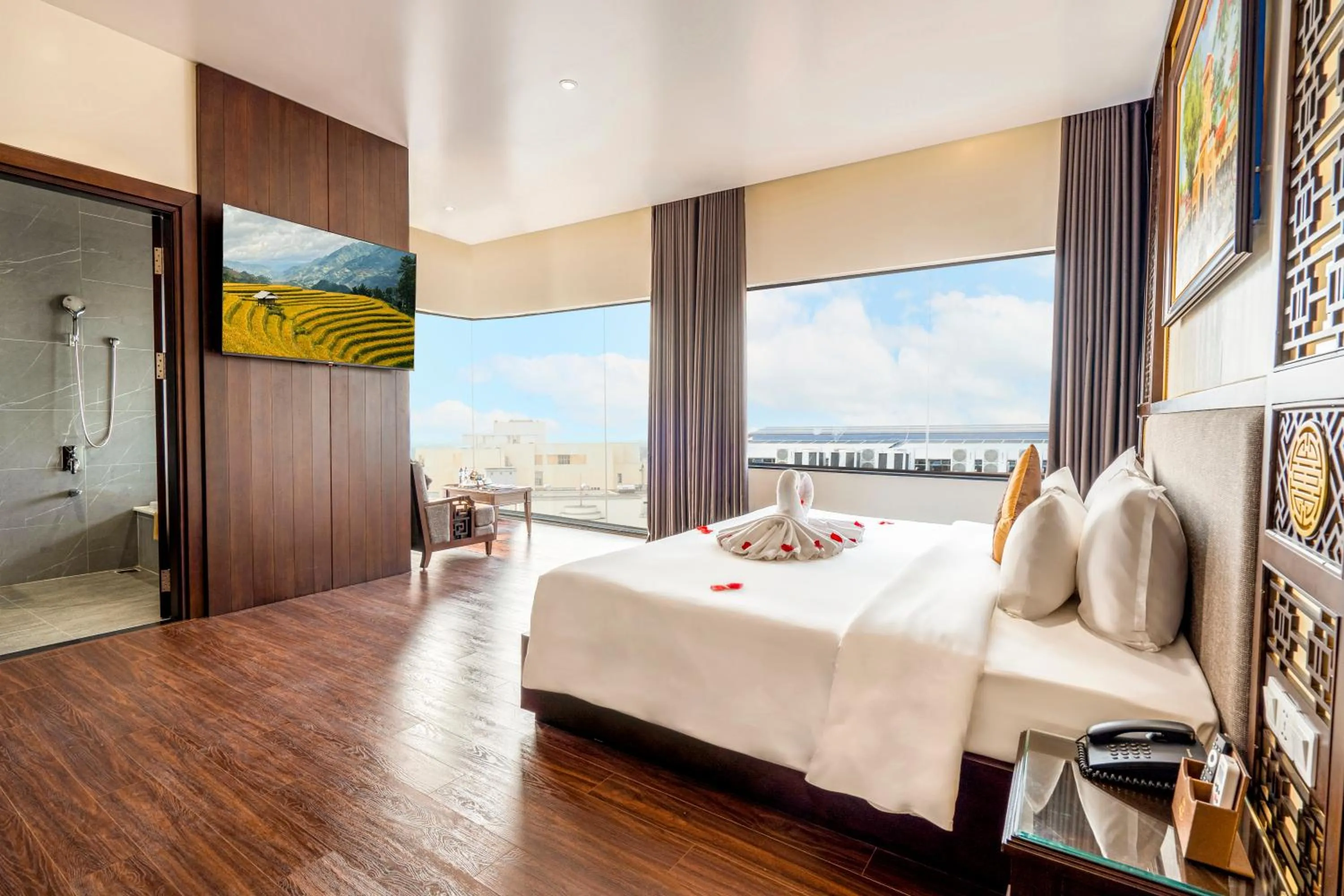 Photo of the whole room, Bed in Thanh Lich Royal Boutique