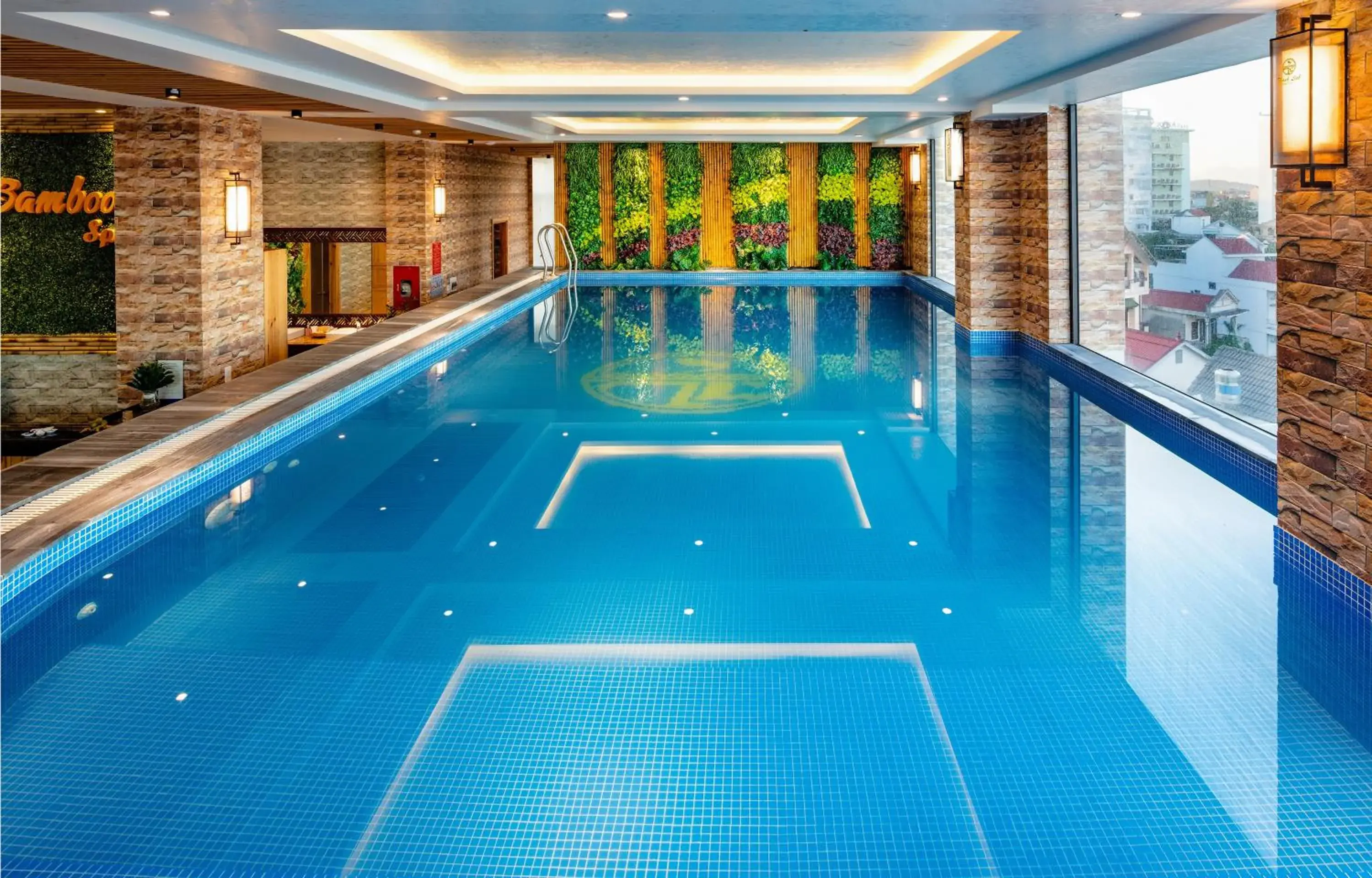 Pool view in Thanh Lich Royal Boutique Pool view in Thanh Lich Royal Boutique