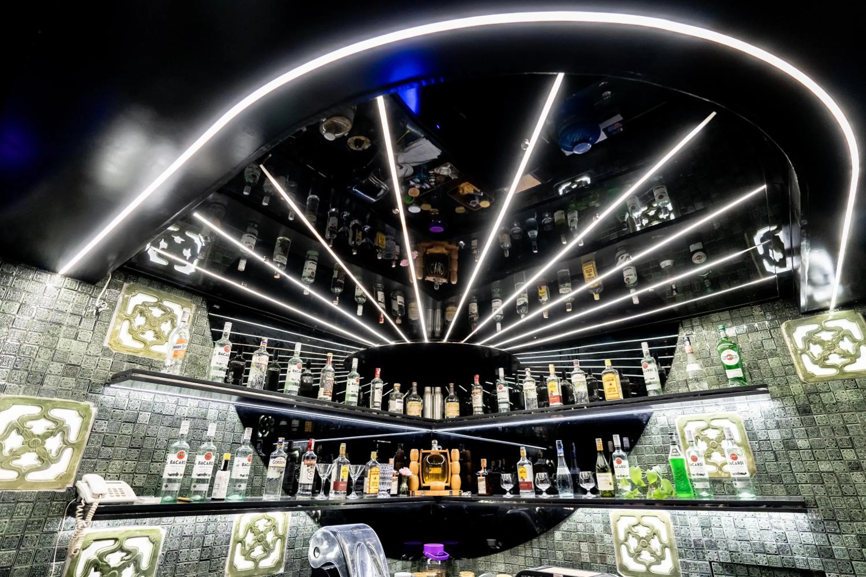 Restaurant/places to eat in Thanh Lich Royal Boutique