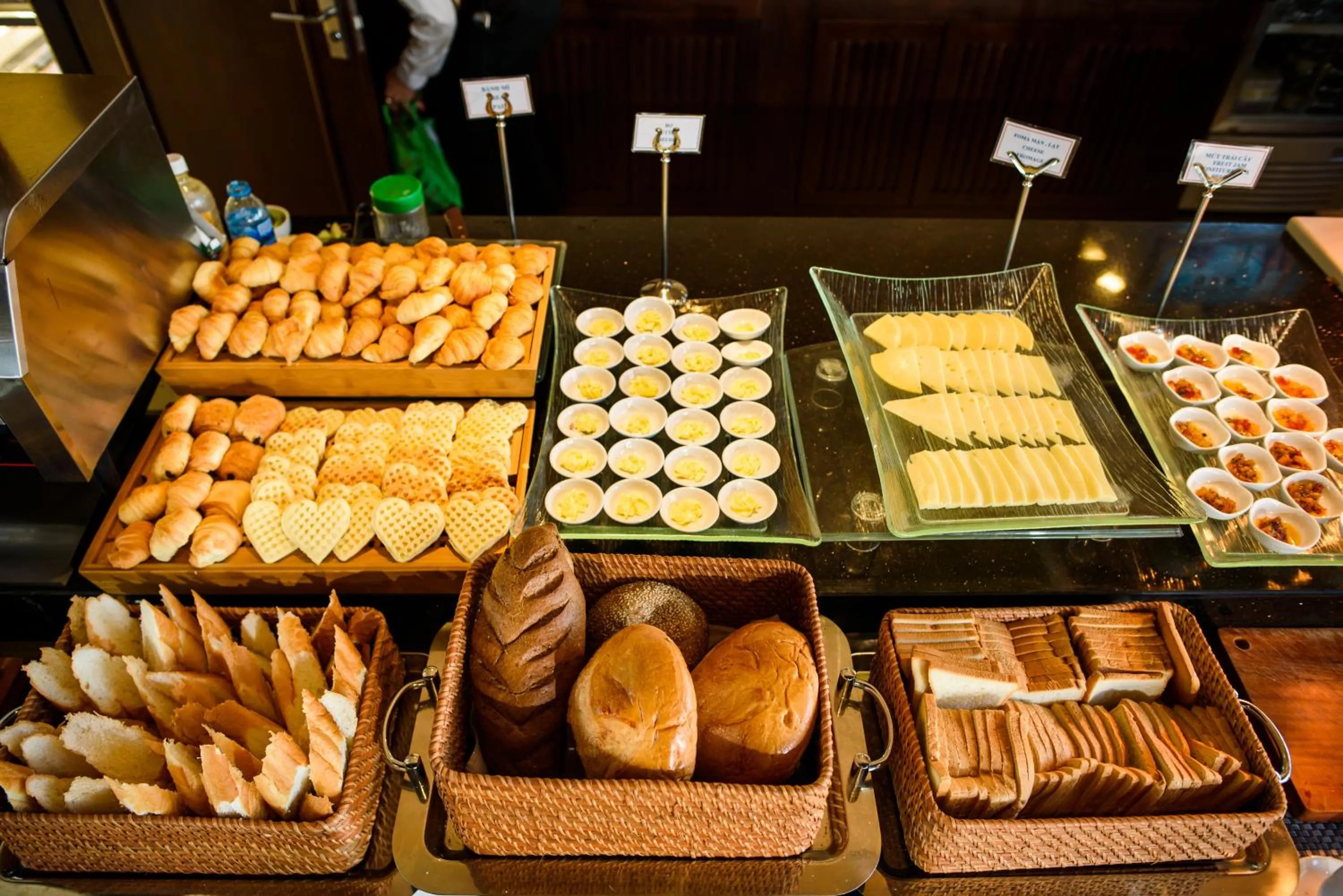 Restaurant/places to eat in Thanh Lich Royal Boutique