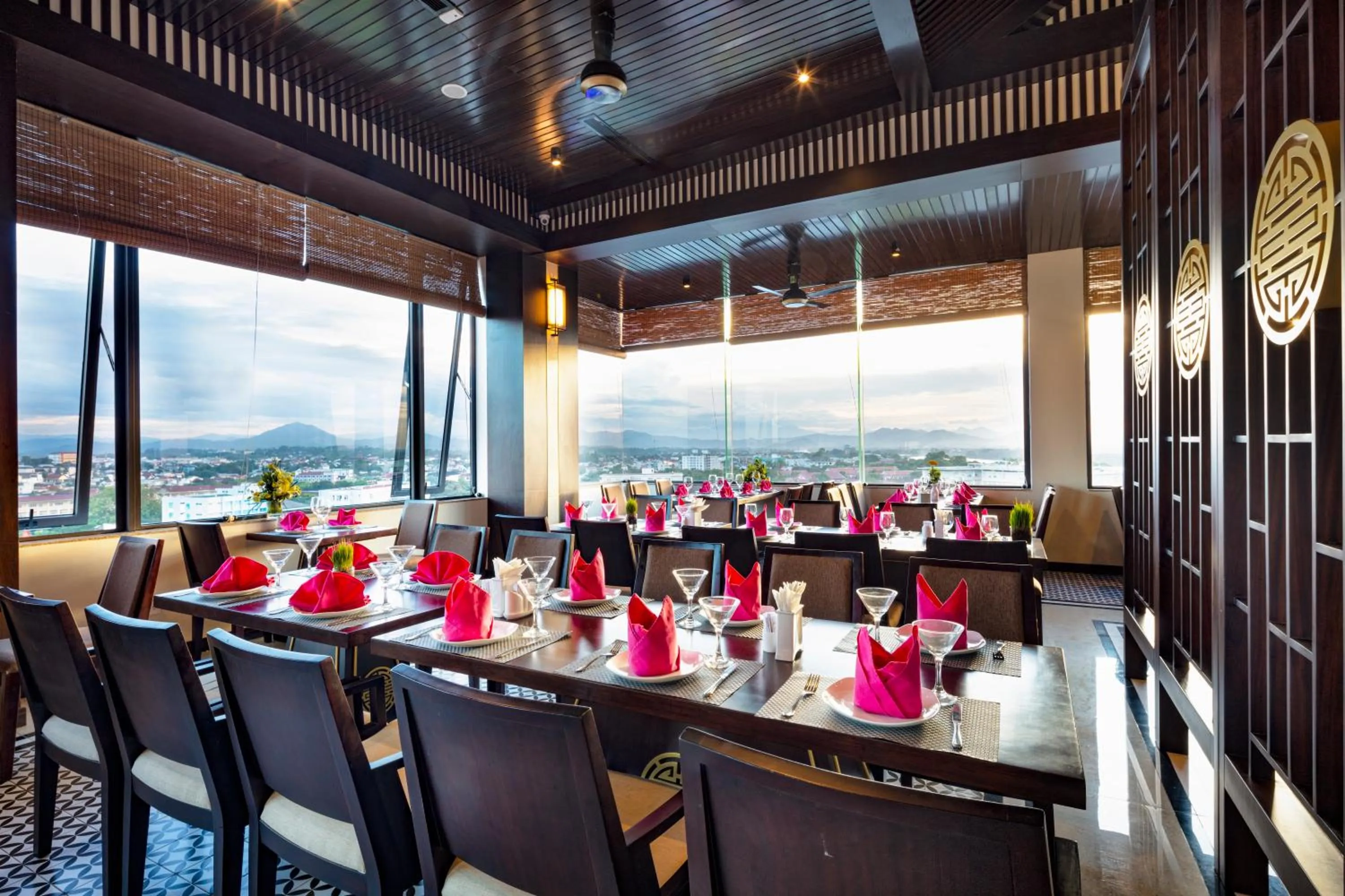 Restaurant/places to eat in Thanh Lich Royal Boutique