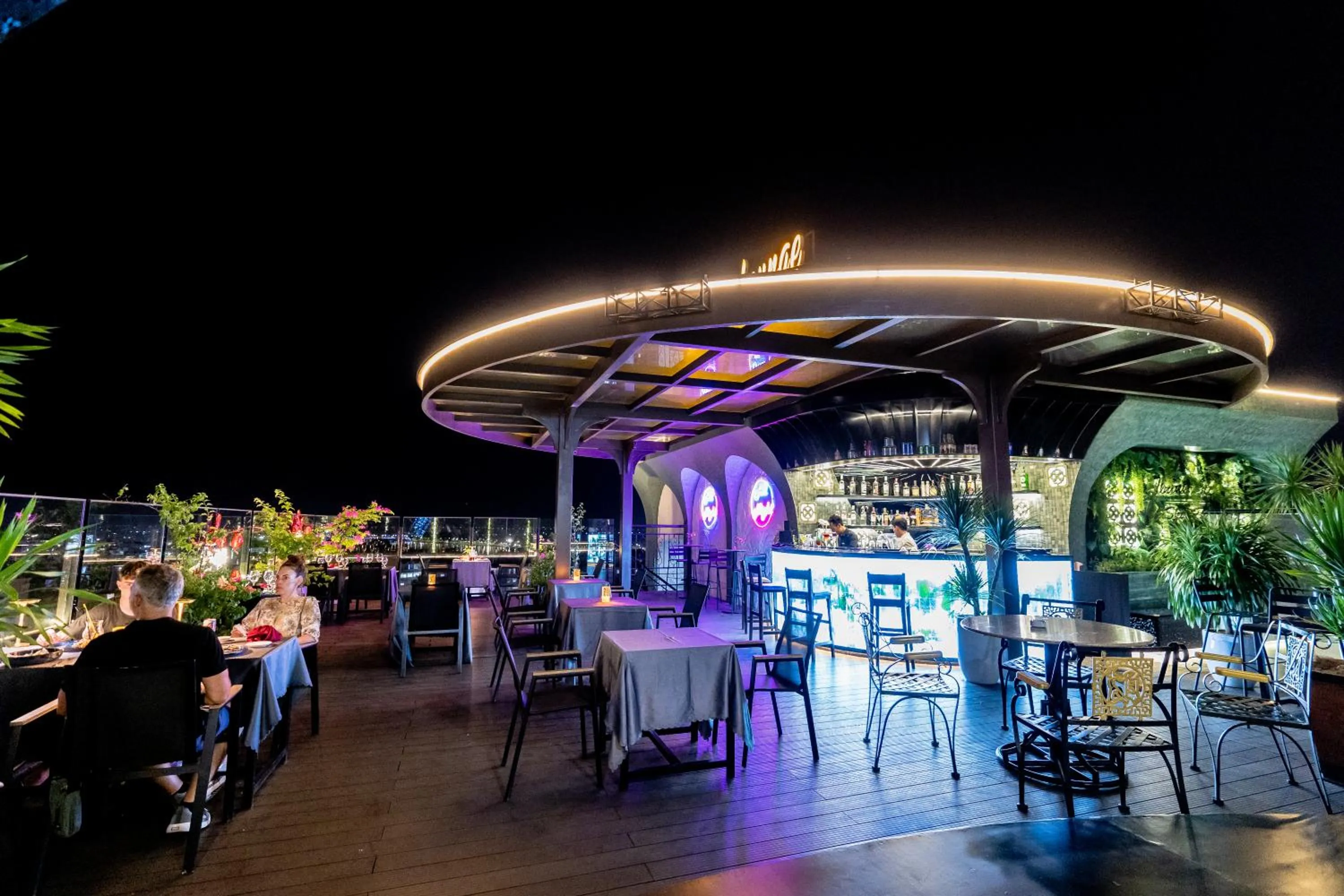 Restaurant/places to eat in Thanh Lich Royal Boutique