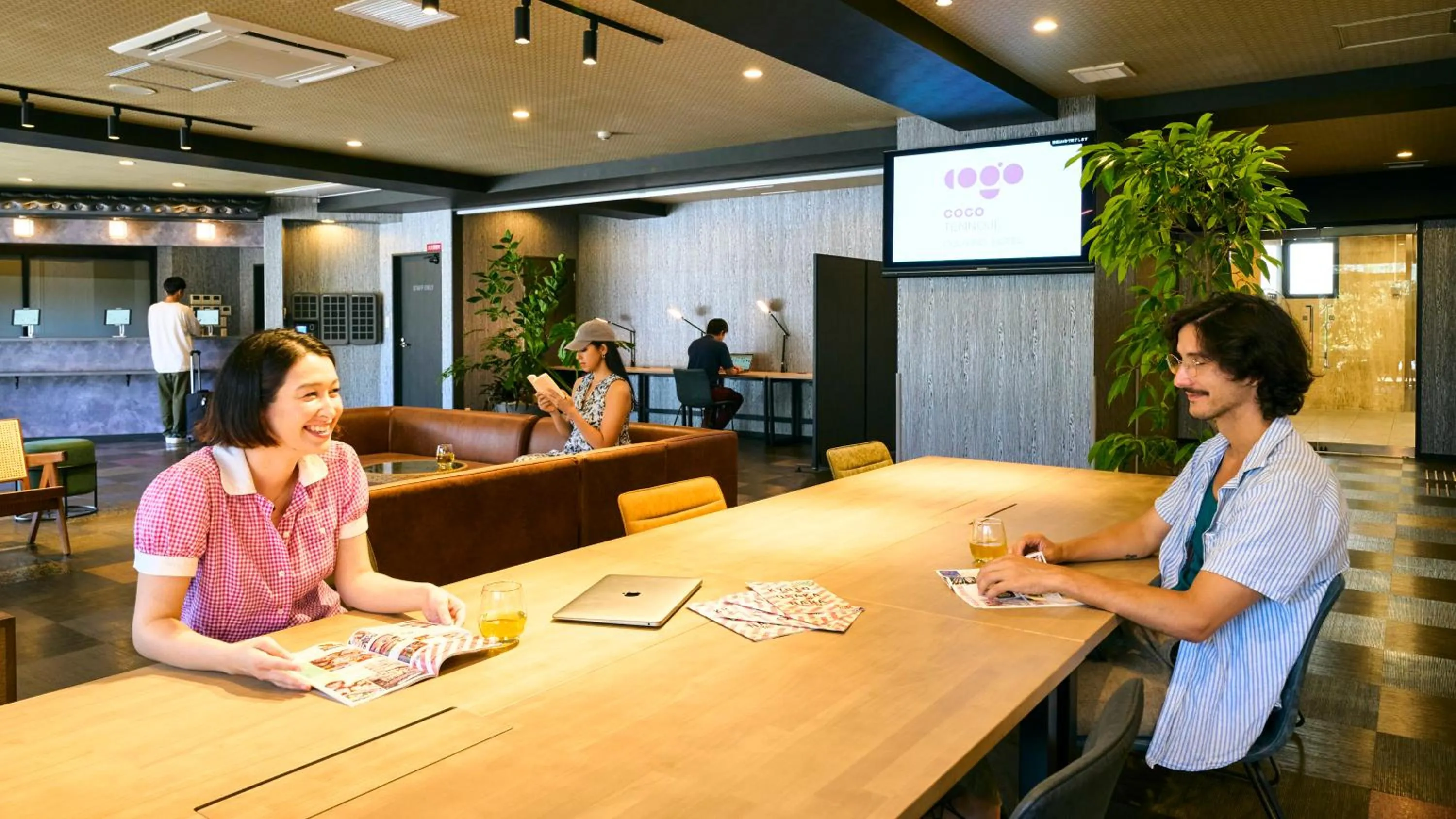 Communal lounge/ TV room in COGO TENNOJI