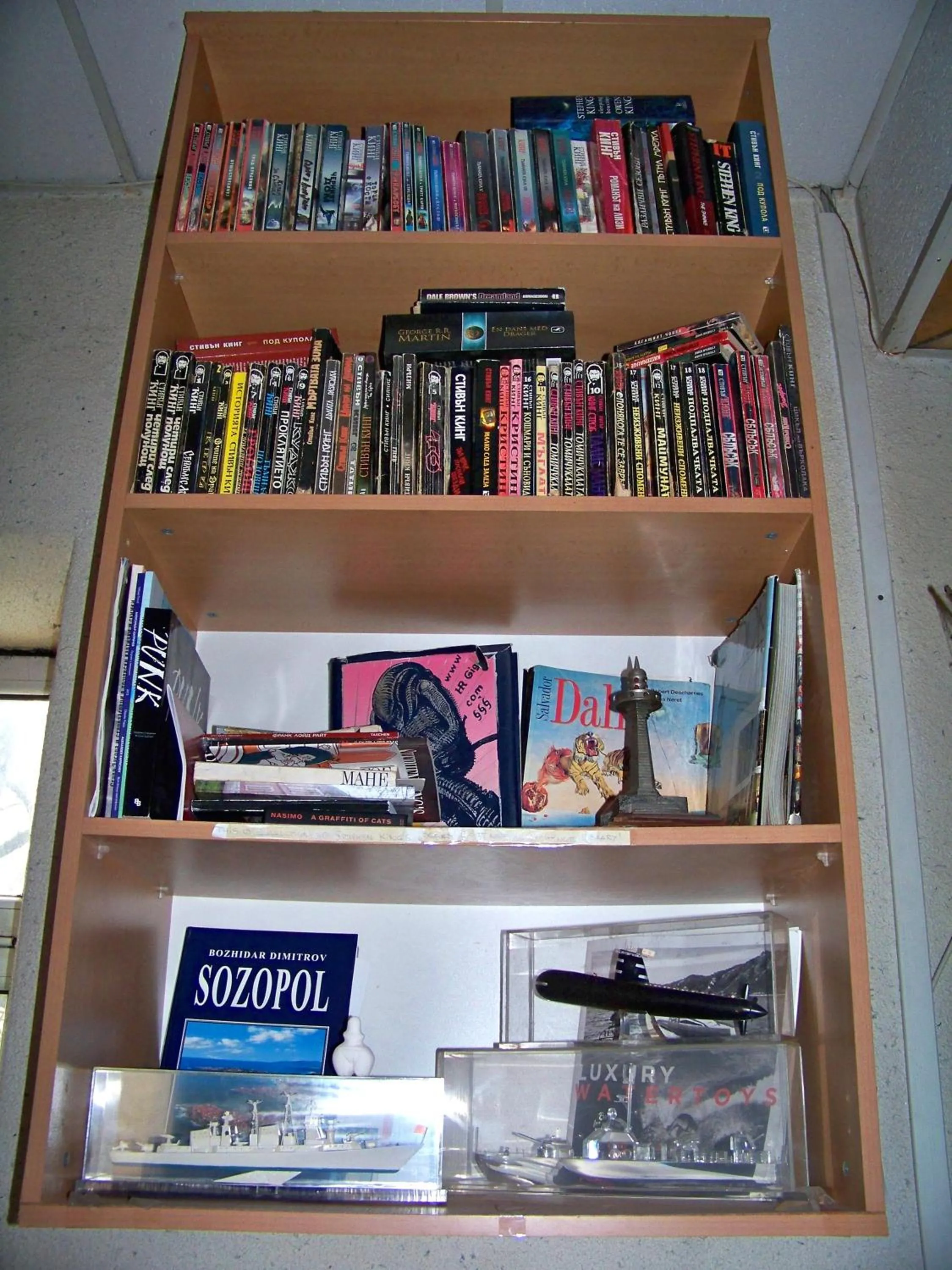 Library in Yo Ho Hostel