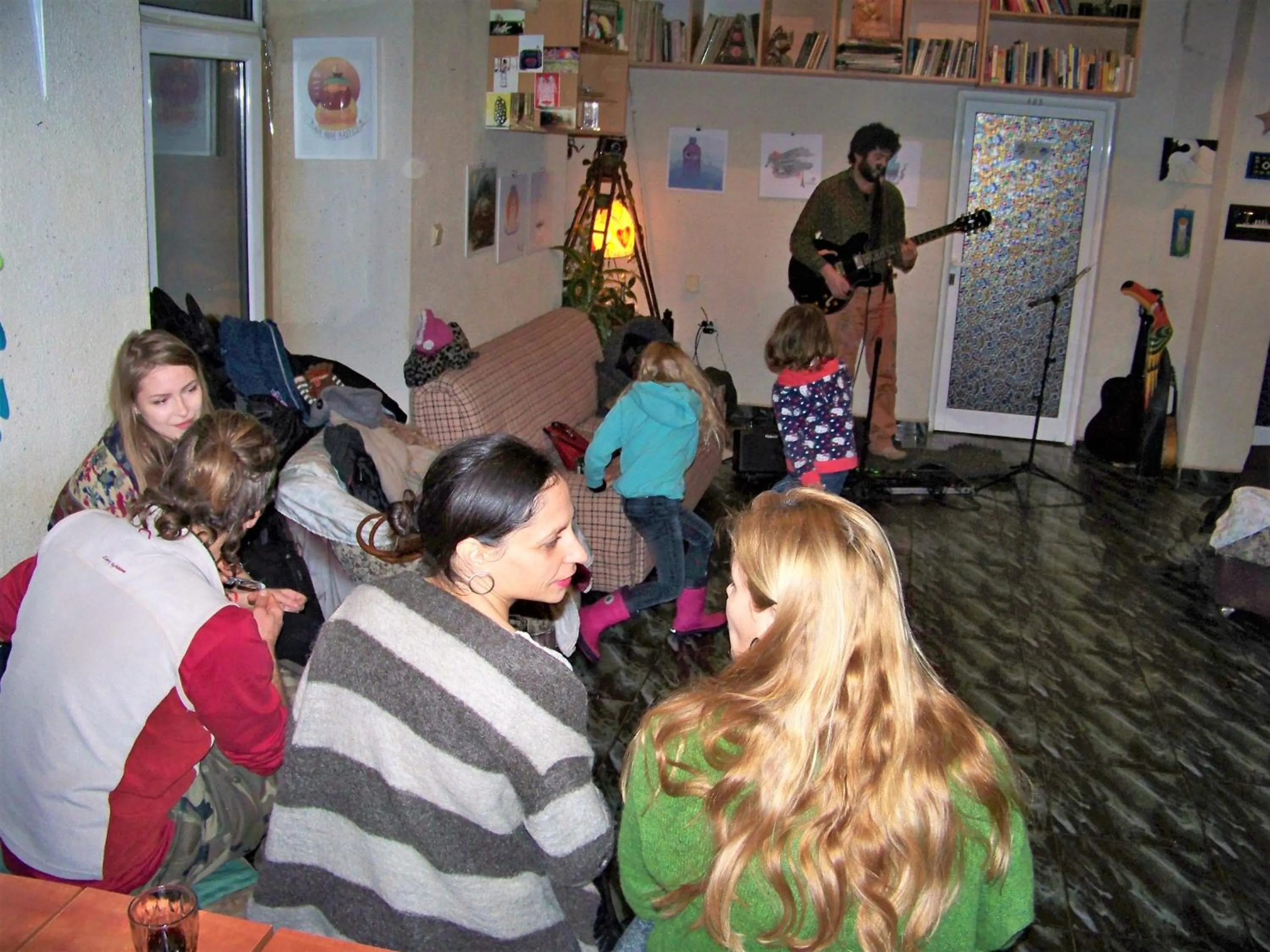 Evening entertainment in Yo Ho Hostel