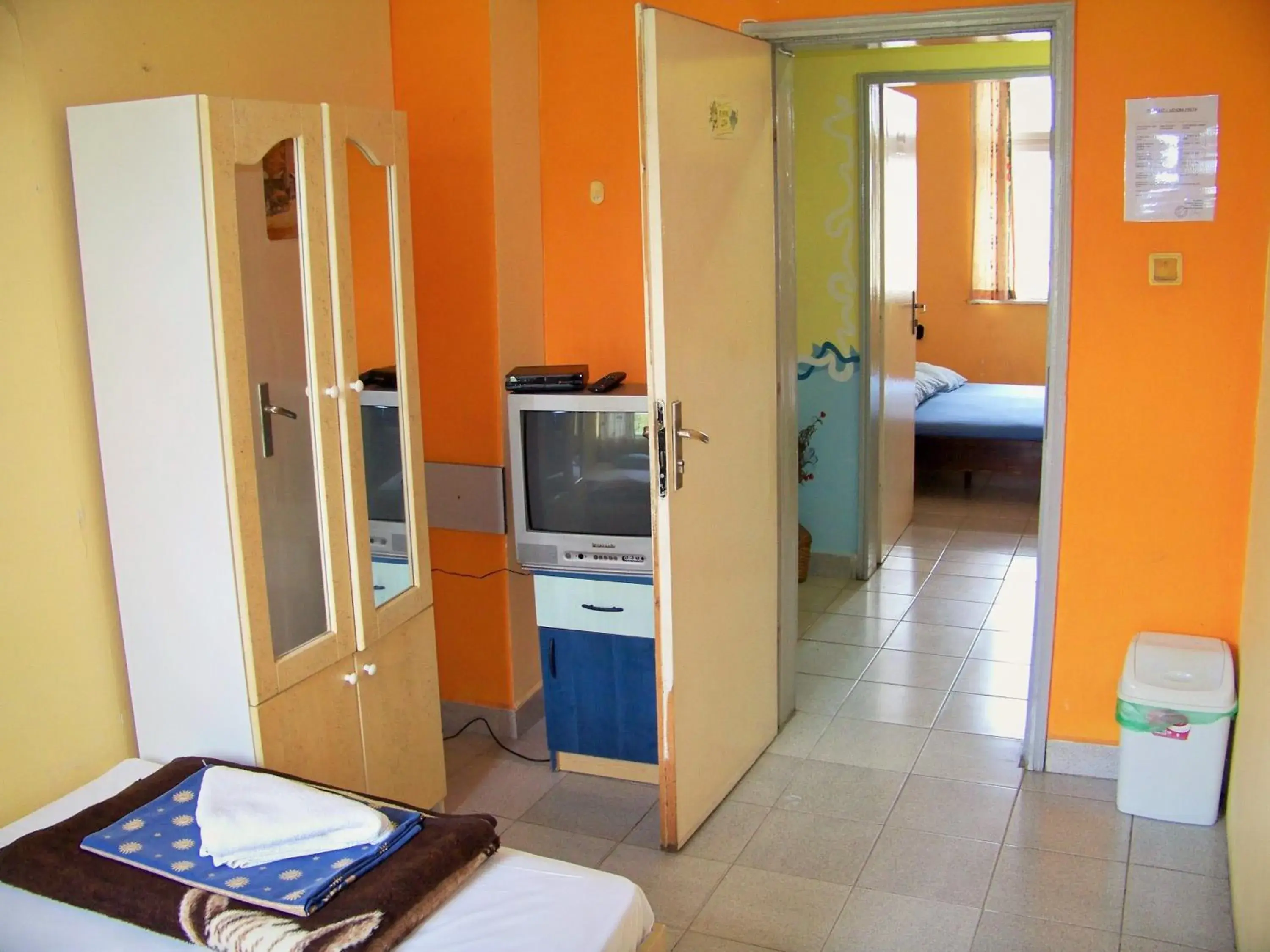 Single Room with Shared Bathroom - single occupancy in Yo Ho Hostel Single Room with Shared Bathroom - single occupancy in Yo Ho Hostel