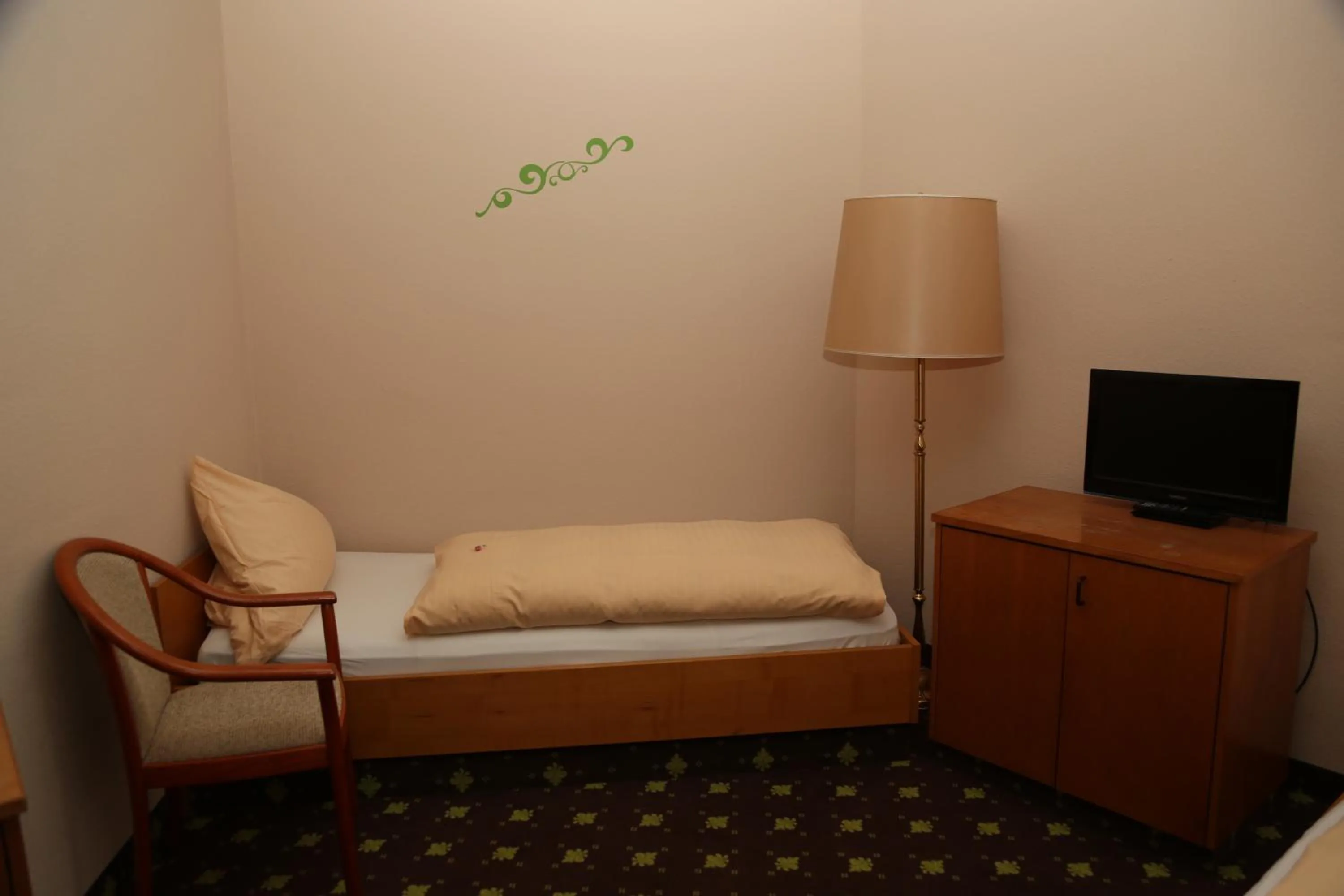 Photo of the whole room, Bed in Hotel Taunus Residence