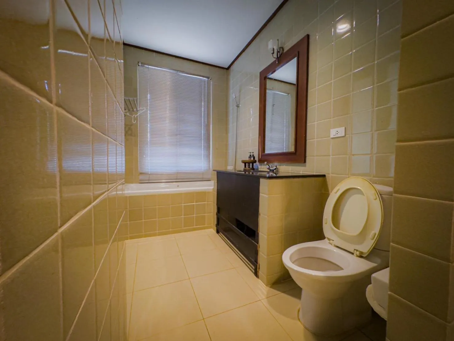 Toilet in Kooncharaburi Resort - Koh Chang