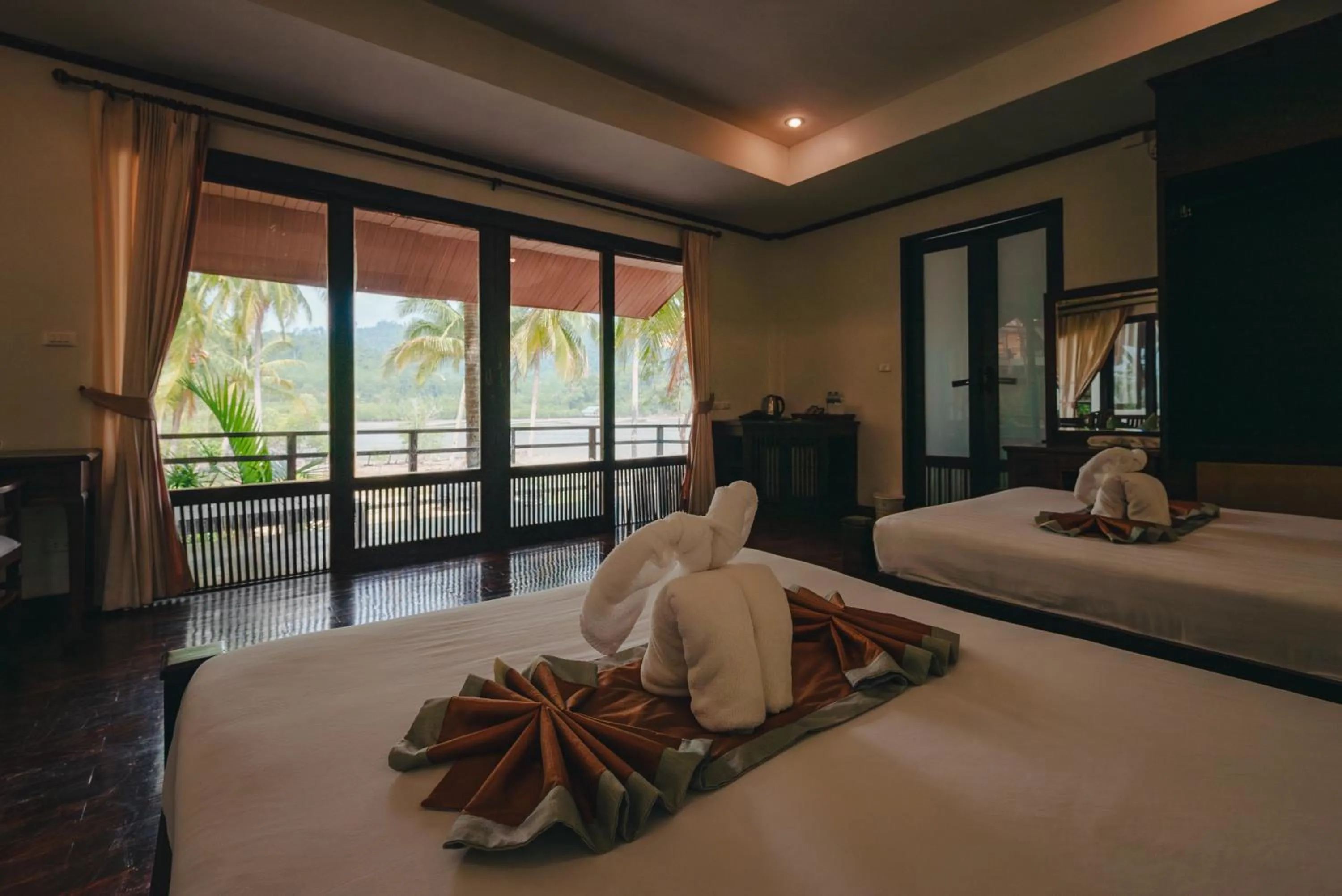 Bed in Kooncharaburi Resort - Koh Chang