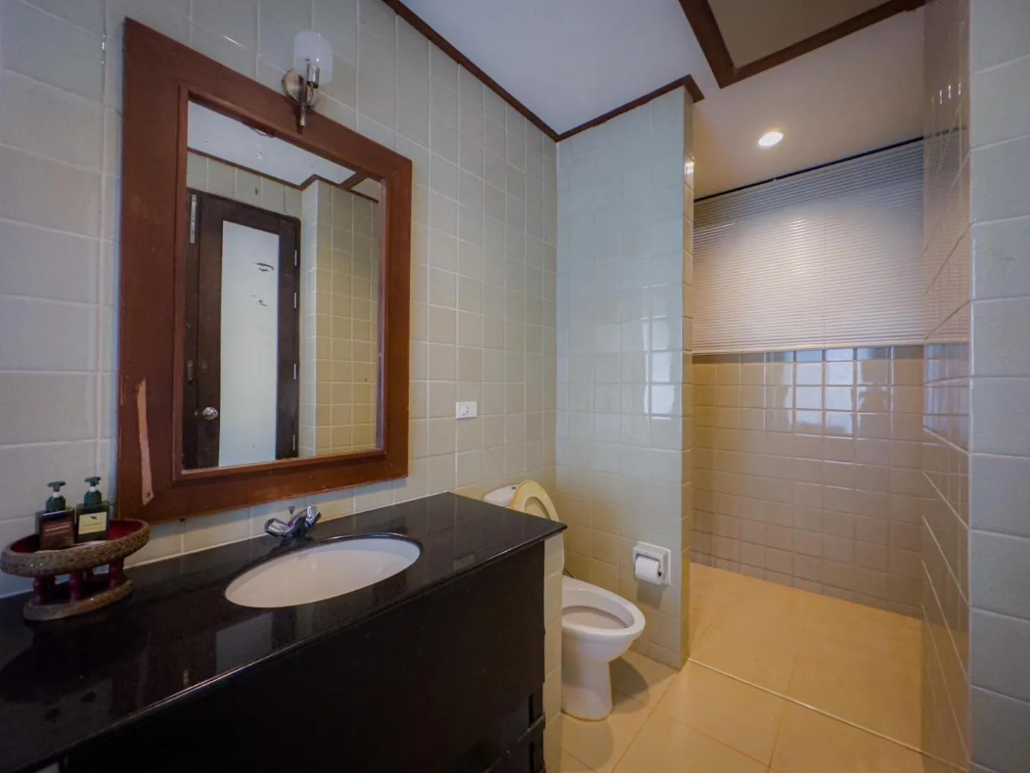 Toilet in Kooncharaburi Resort - Koh Chang