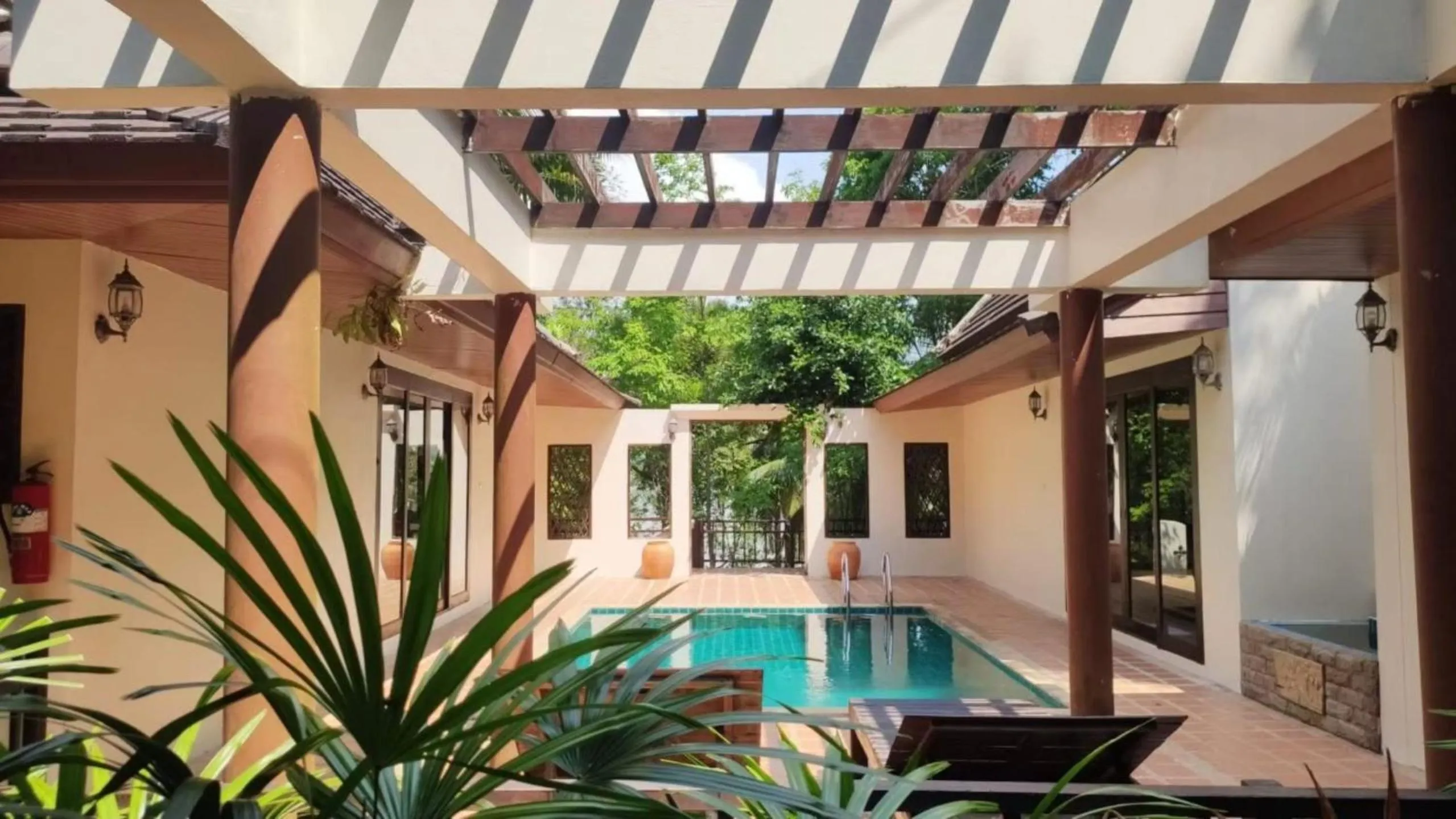 Swimming pool in Kooncharaburi Resort - Koh Chang