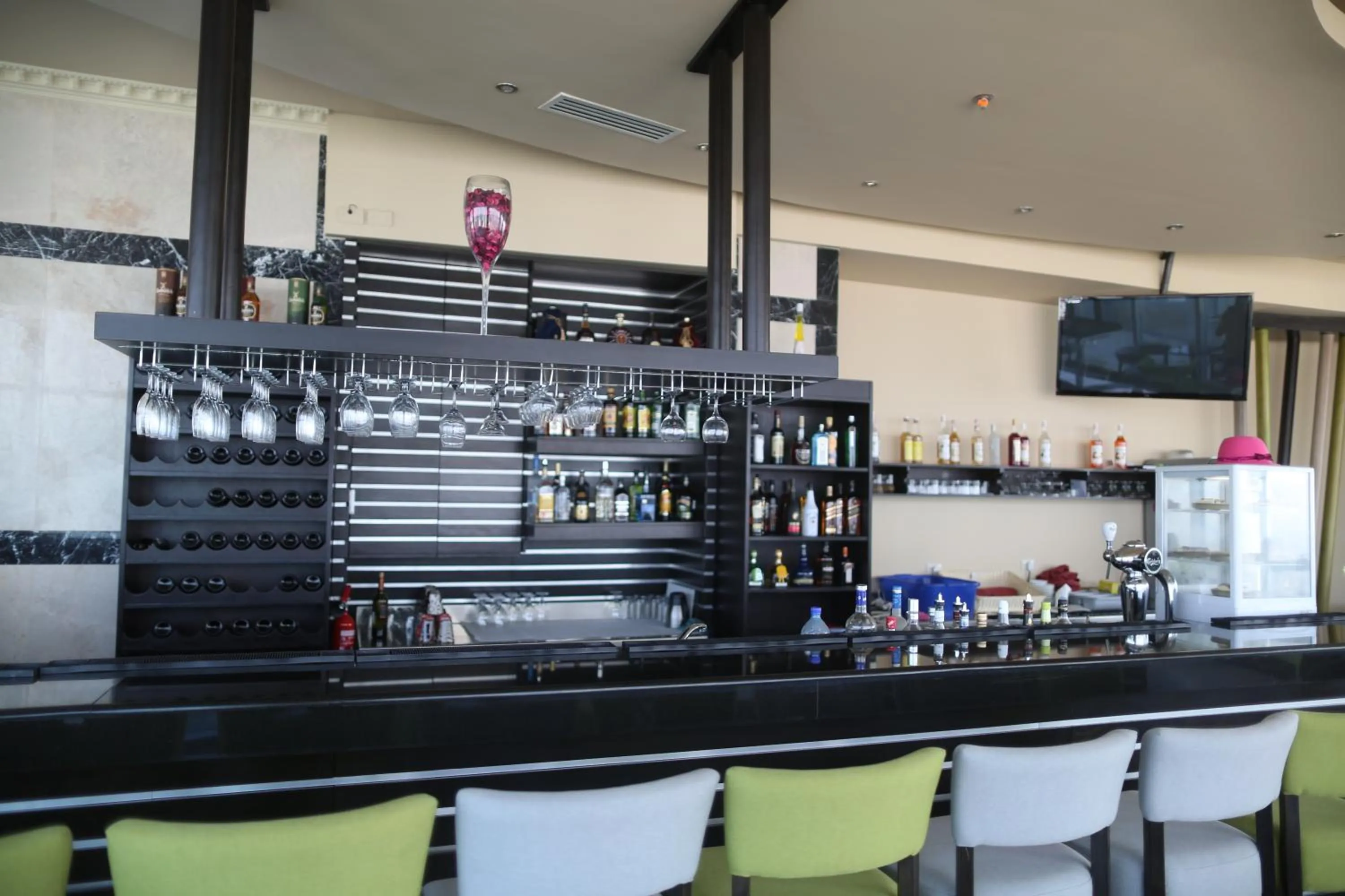 Lounge or bar in Palestine Plaza Hotel