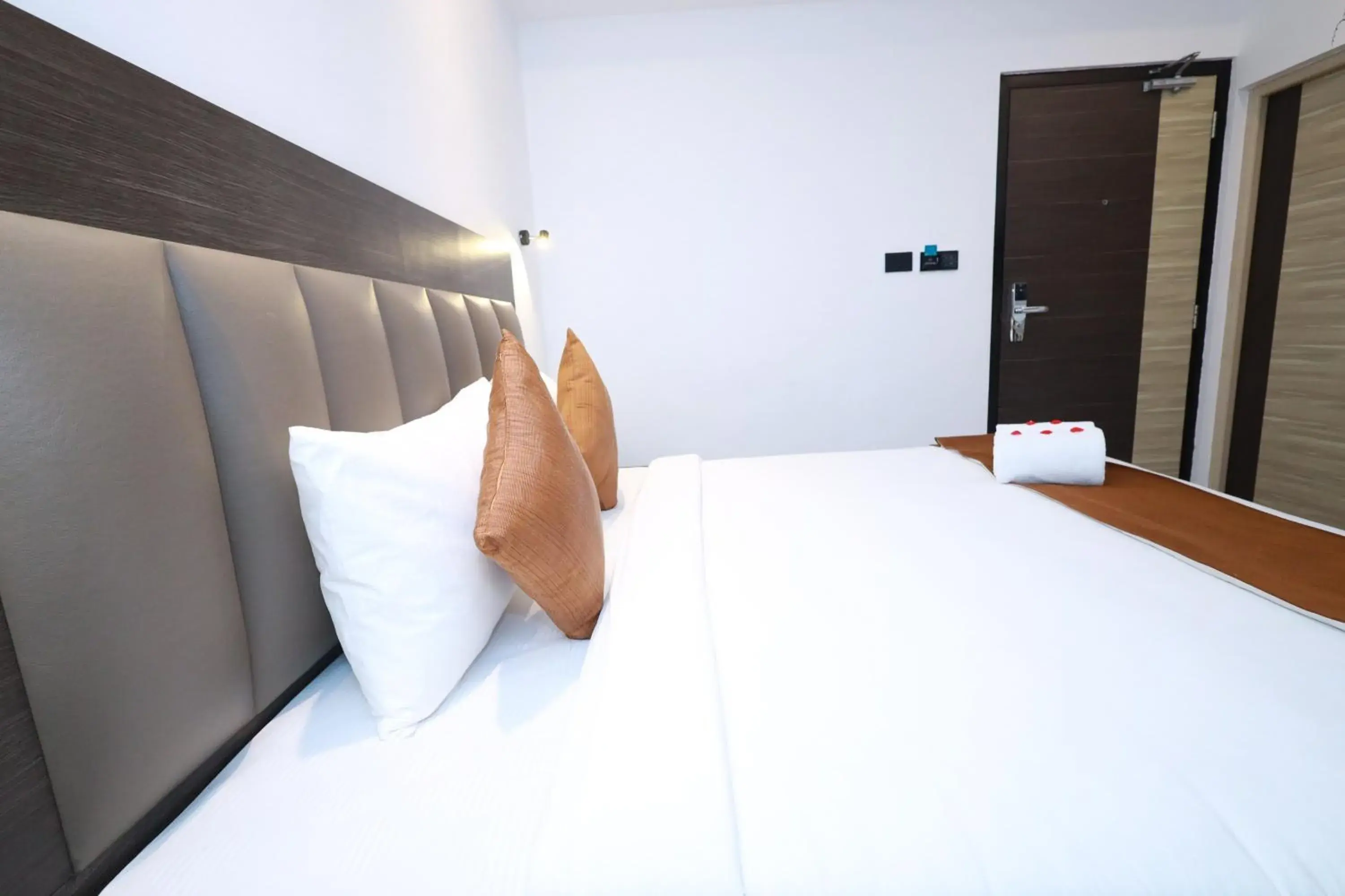 Bed in Goodland Elegance Bed in Goodland Elegance