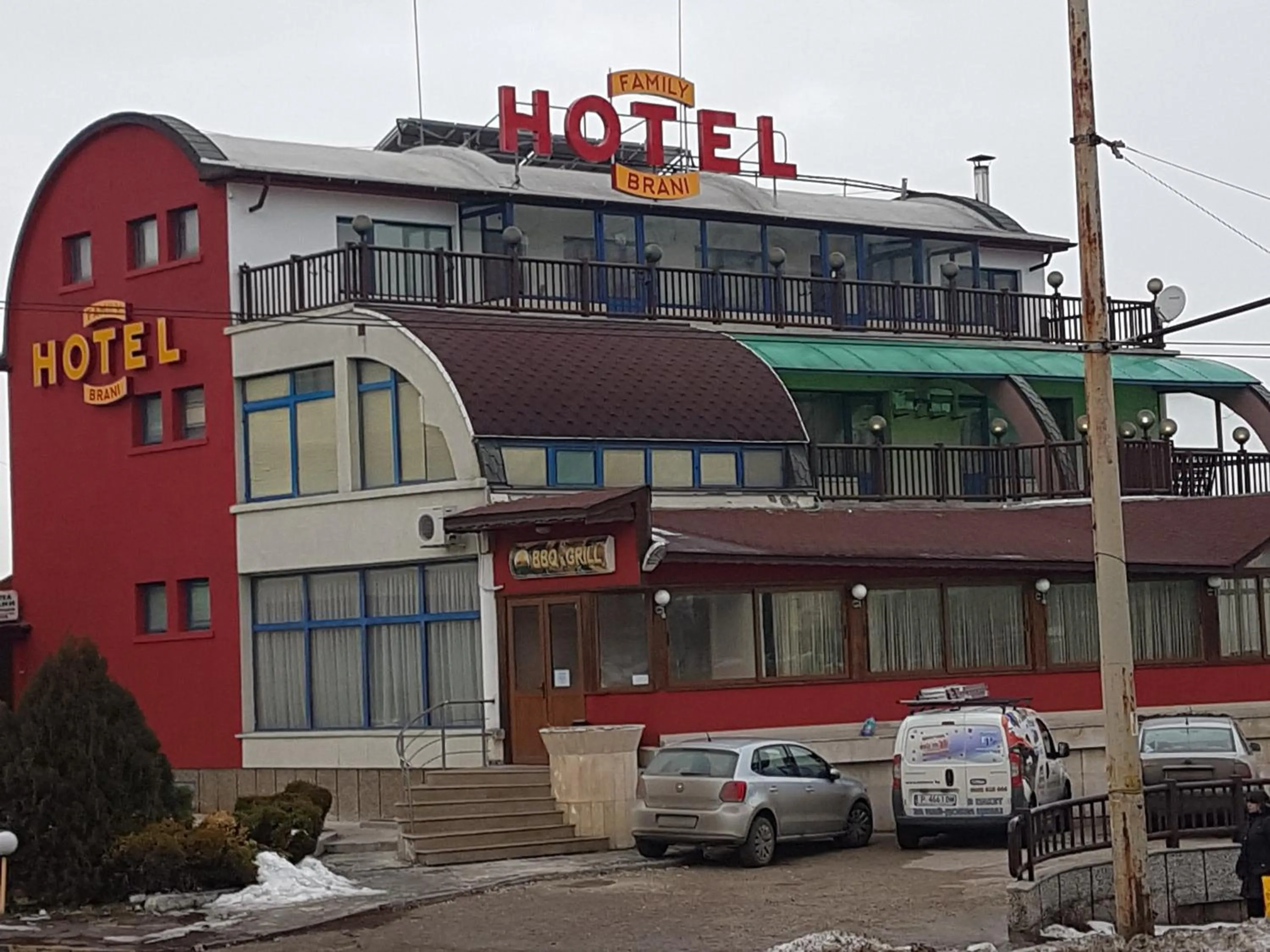 Facade/entrance in Brani Family Hotel