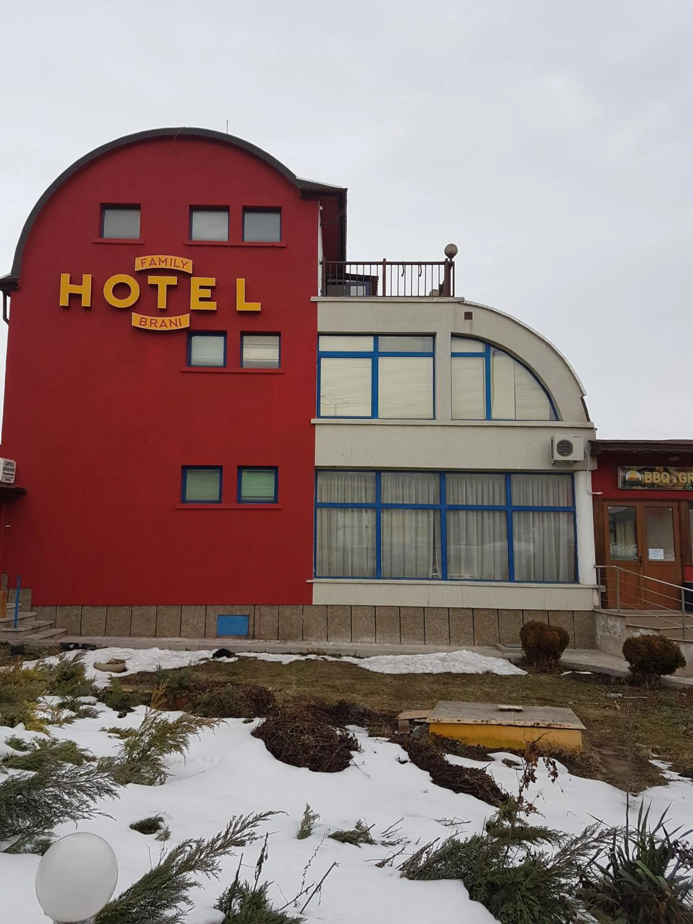 Facade/entrance in Brani Family Hotel