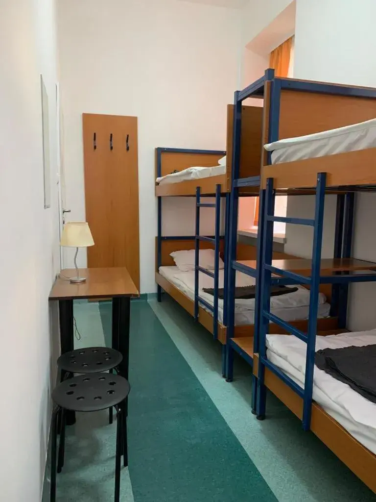 Quadruple Room with Shared Bathroom in Schronisko na Wyspie Quadruple Room with Shared Bathroom in Schronisko na Wyspie