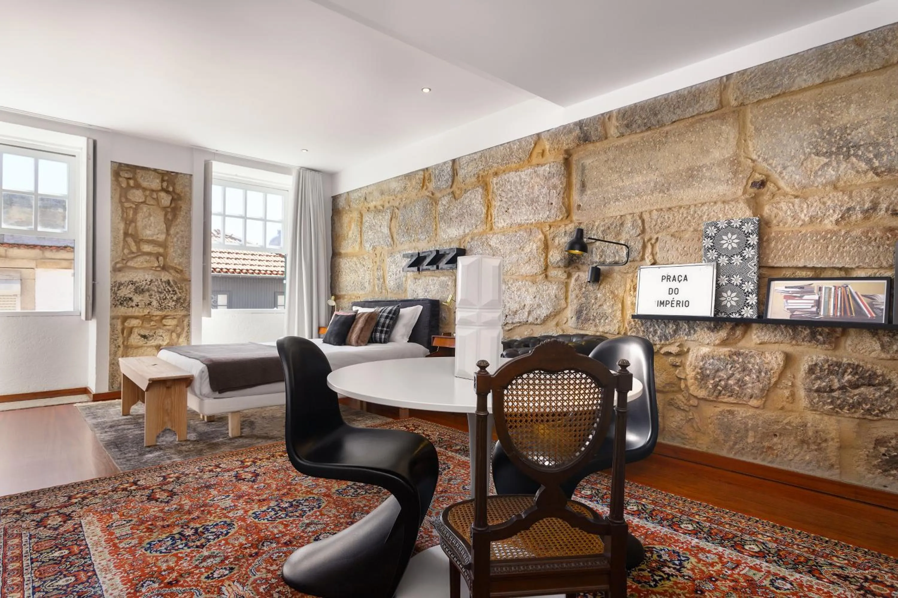 Dining area in Oporto Chic & Cozy Studio Apartments