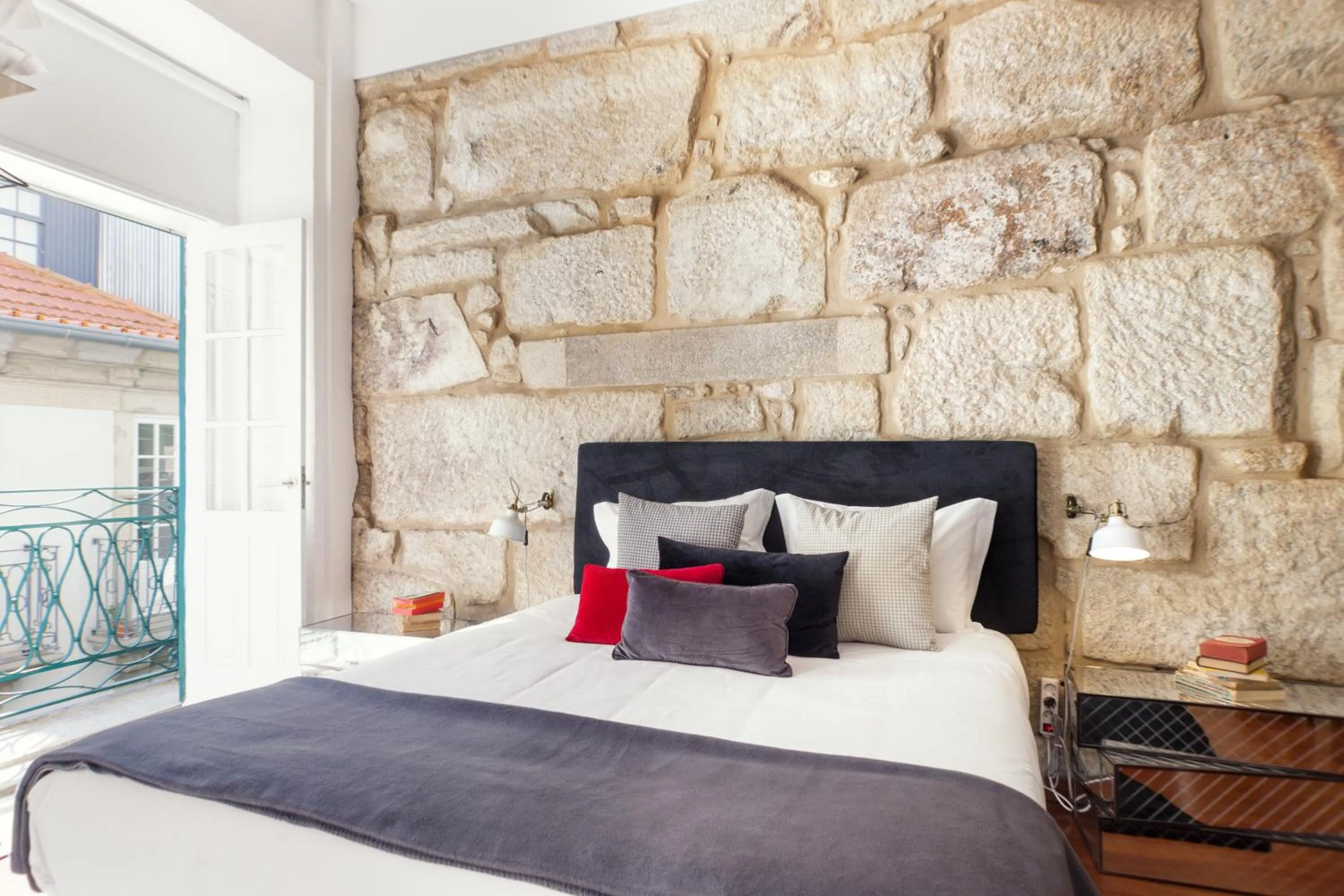 Balcony/Terrace, Bed in Oporto Chic & Cozy Studio Apartments