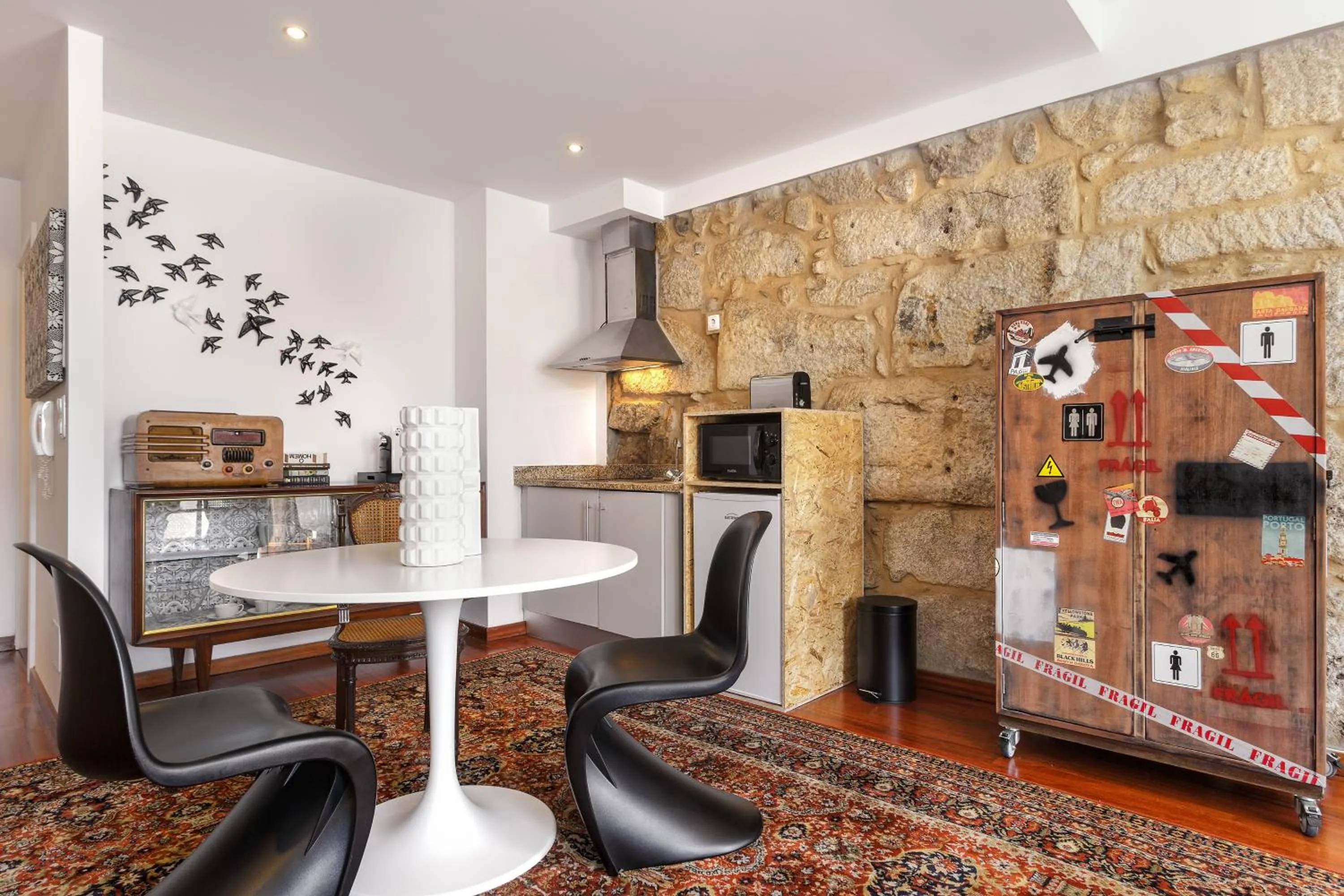 Kitchen or kitchenette in Oporto Chic & Cozy Studio Apartments