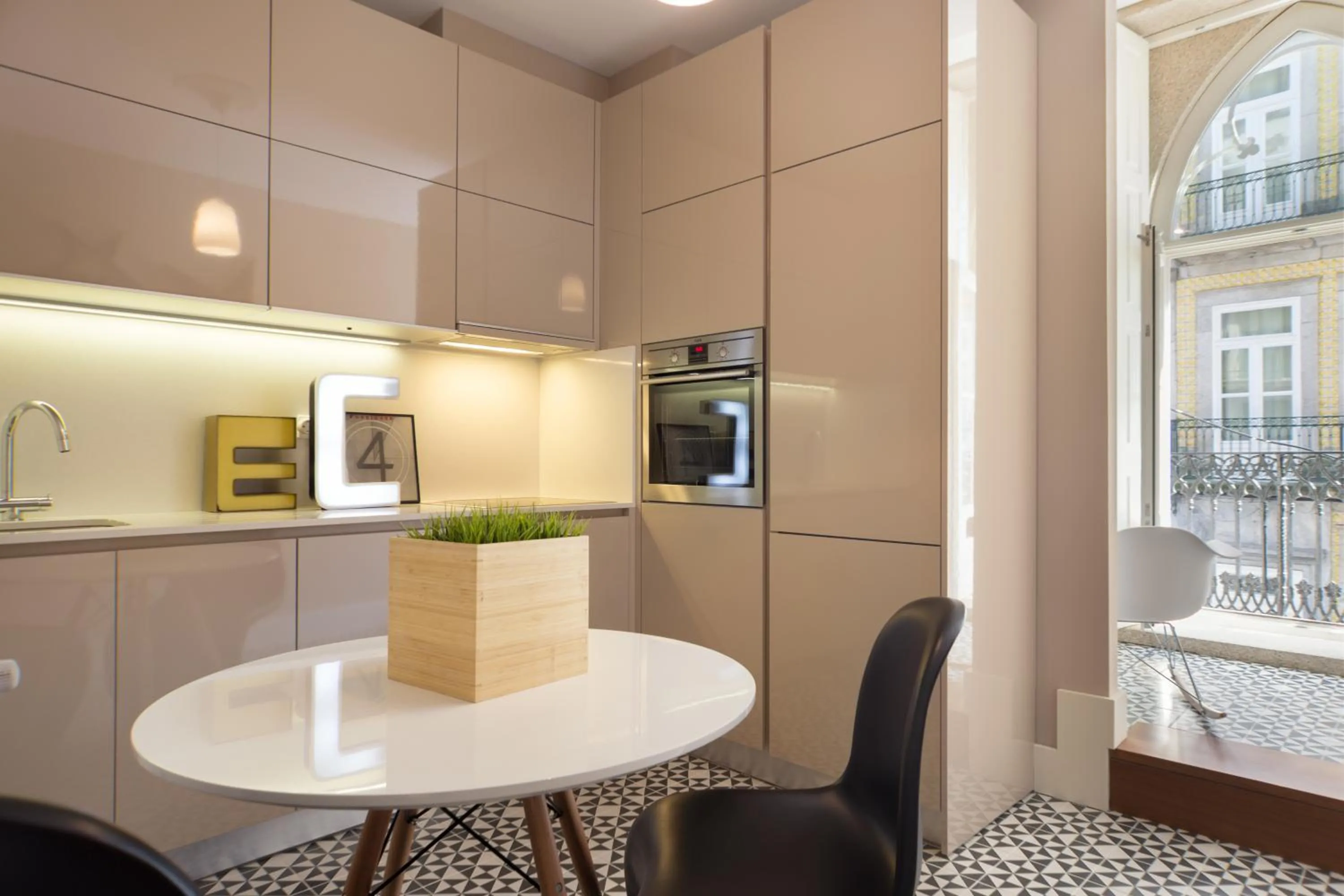 Kitchen or kitchenette in Oporto Chic & Cozy Studio Apartments