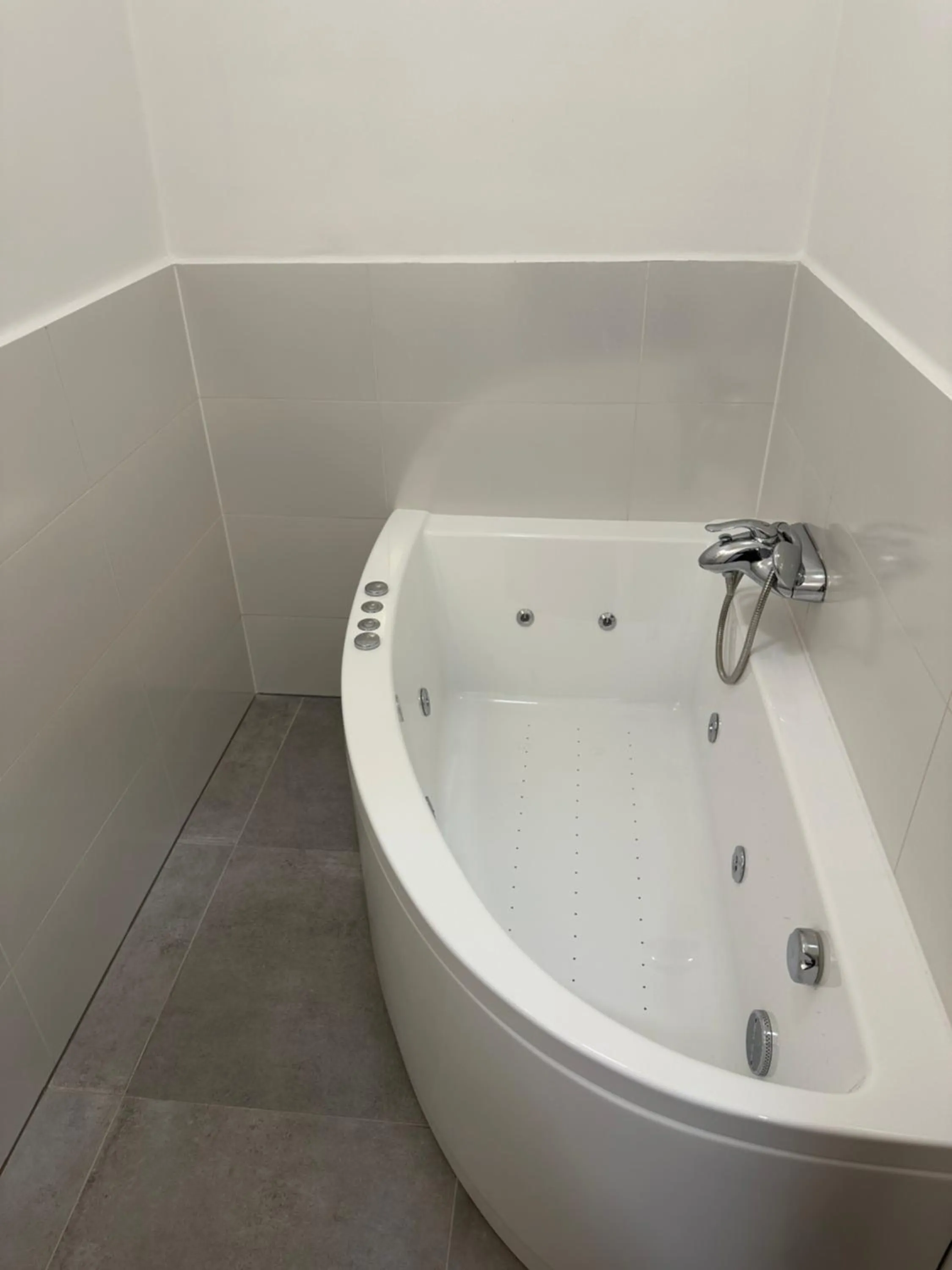 Hot Tub in Nowy Apartament z jacuzzi w Bielsku-Białej