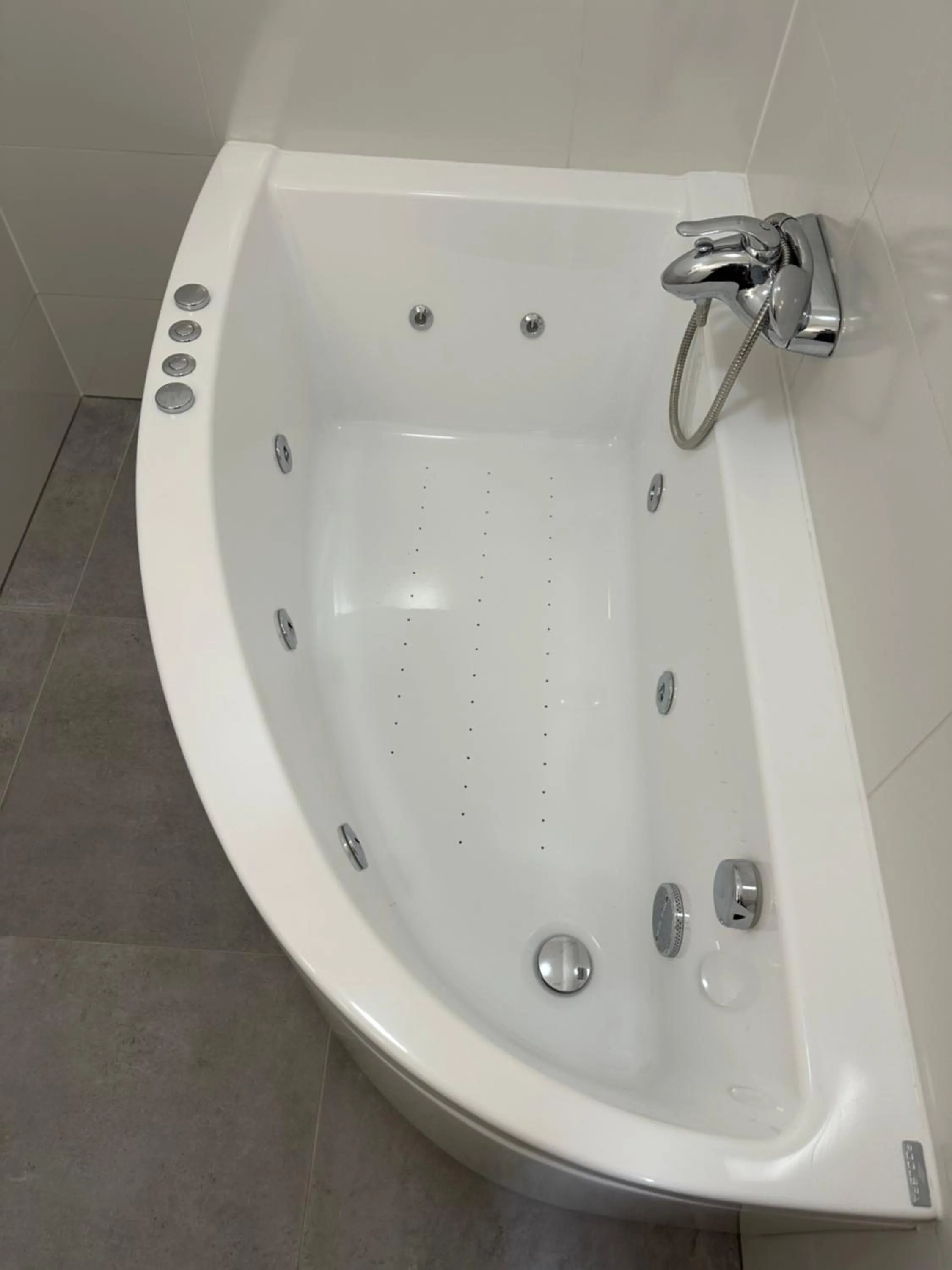 Hot Tub in Nowy Apartament z jacuzzi w Bielsku-Białej