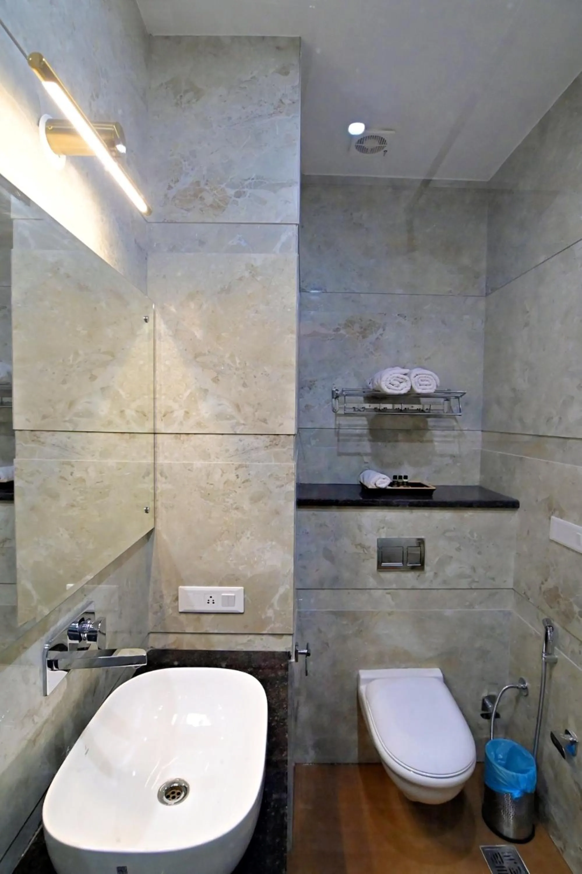 Shower in Hotel Golden Stay