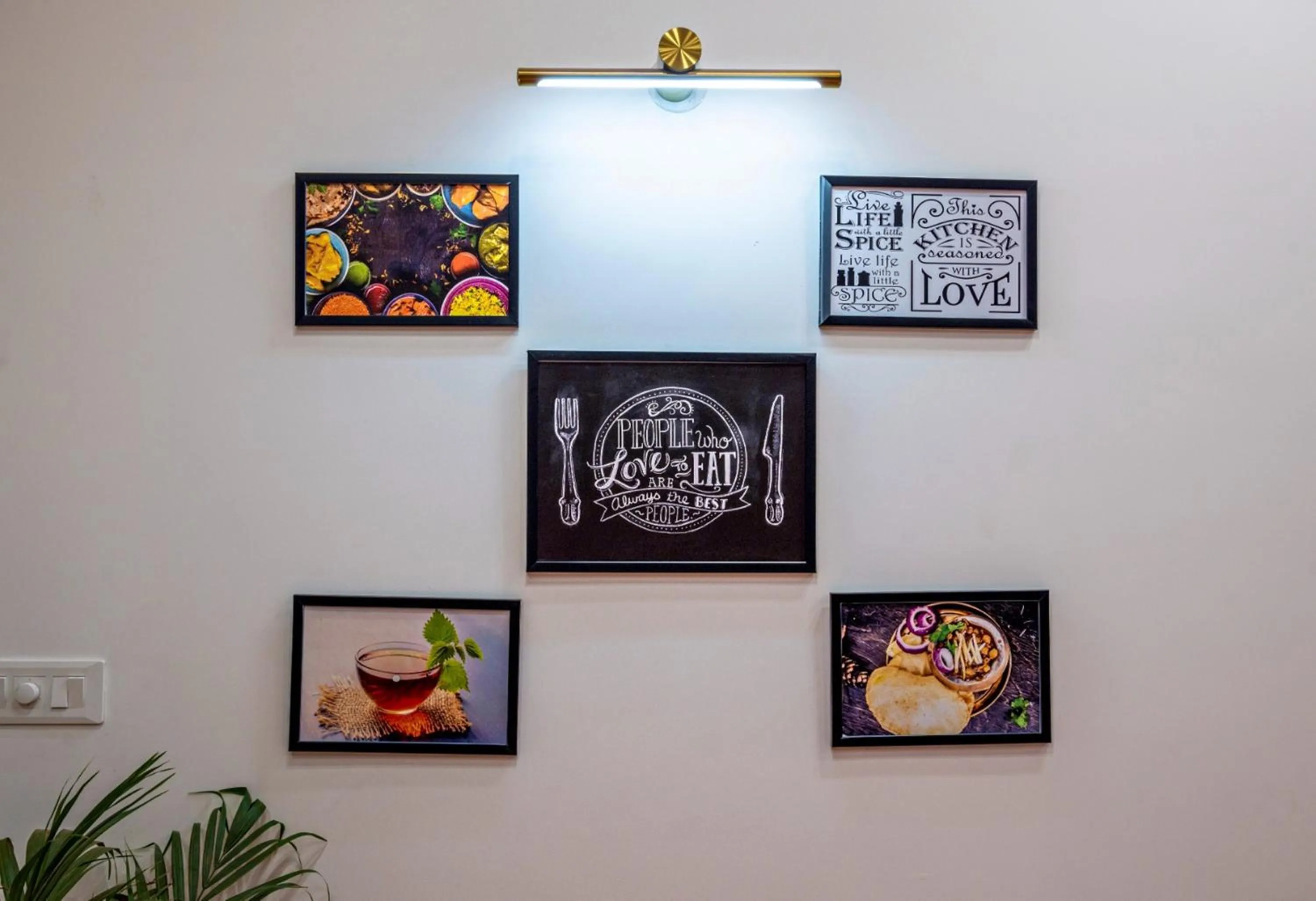 Decorative detail in Hotel Golden Stay