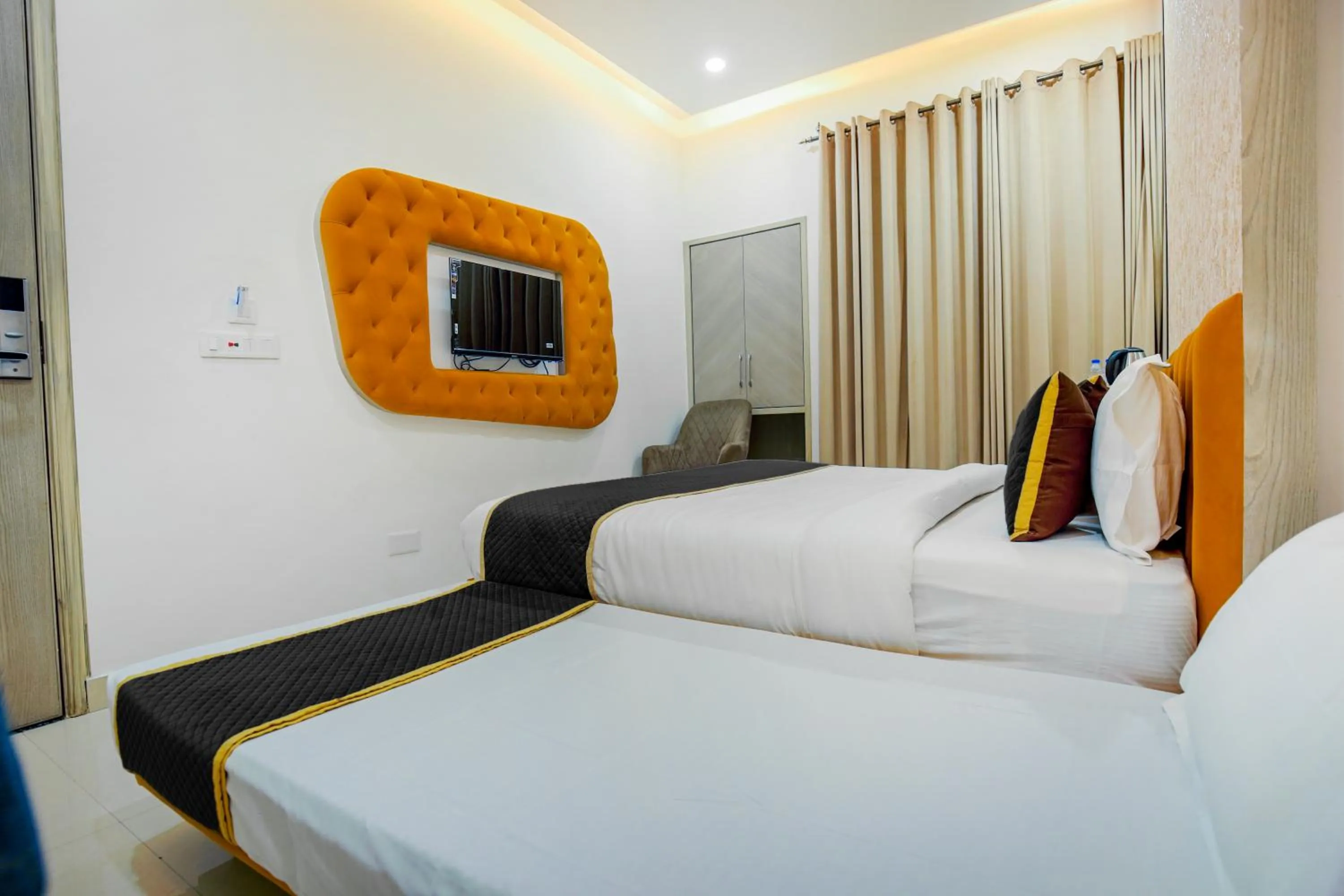 Bed in Hotel Golden Stay