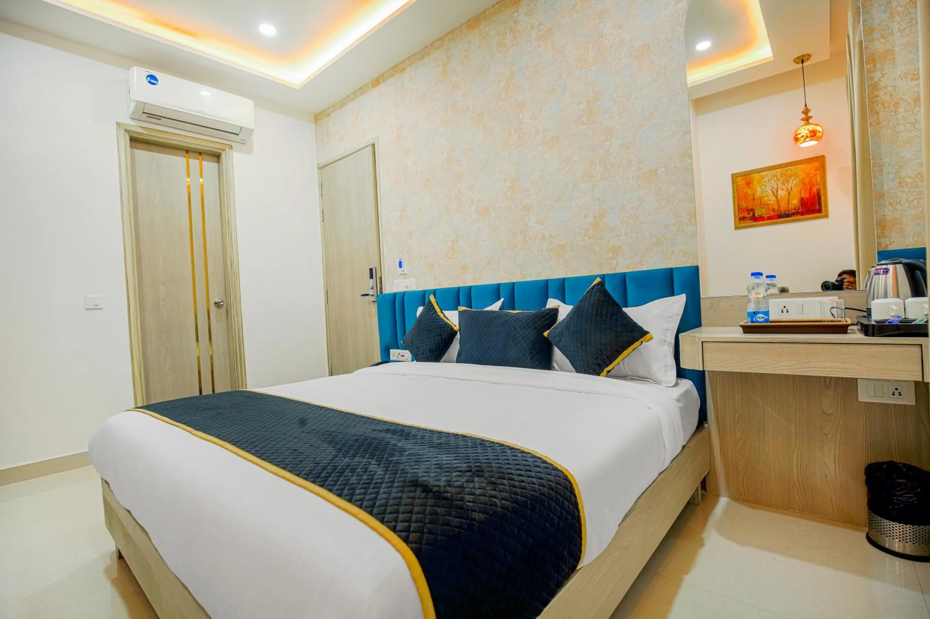 Bed in Hotel Golden Stay