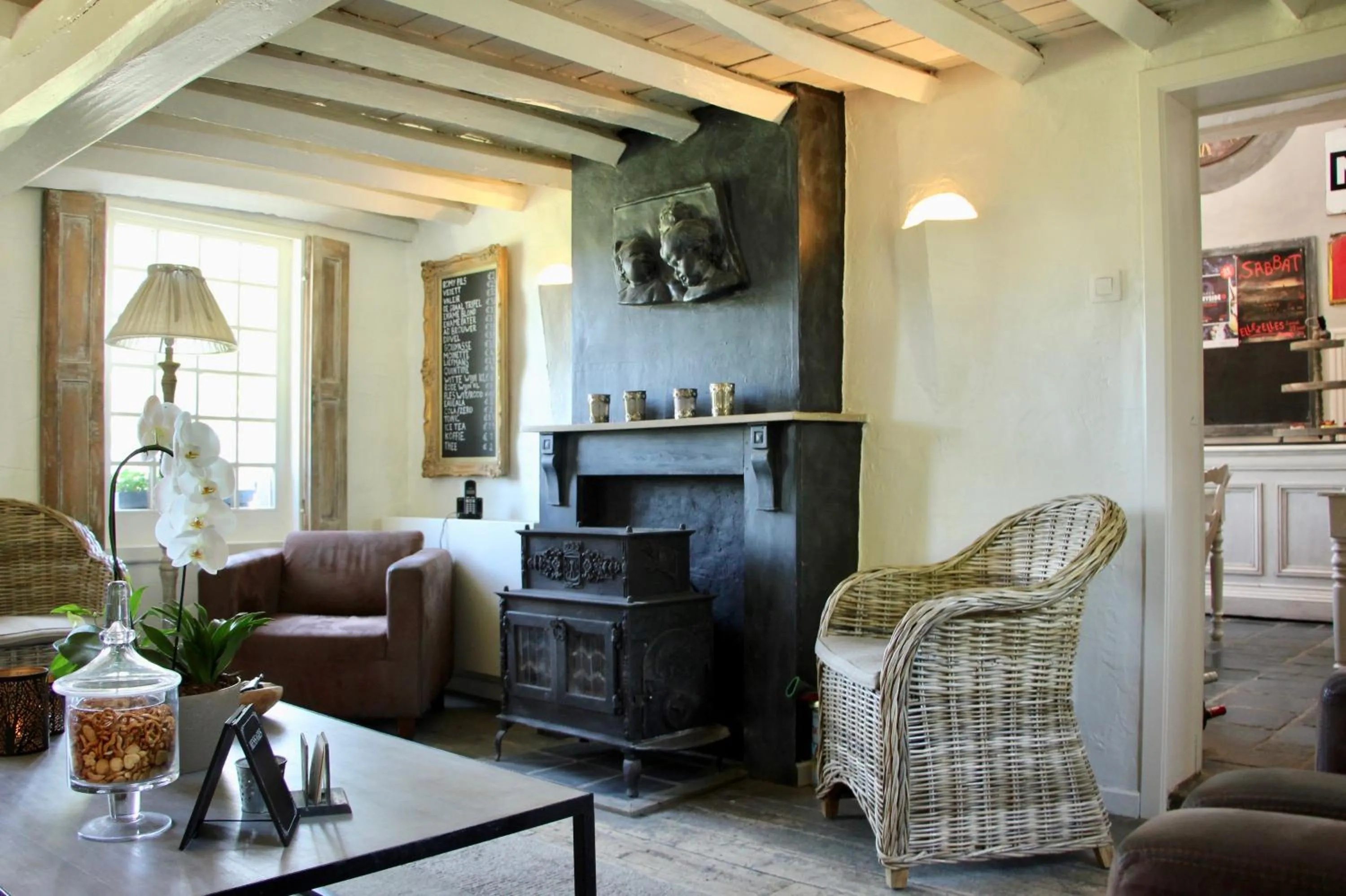 Communal lounge/ TV room in B&B Het Stille Genoegen