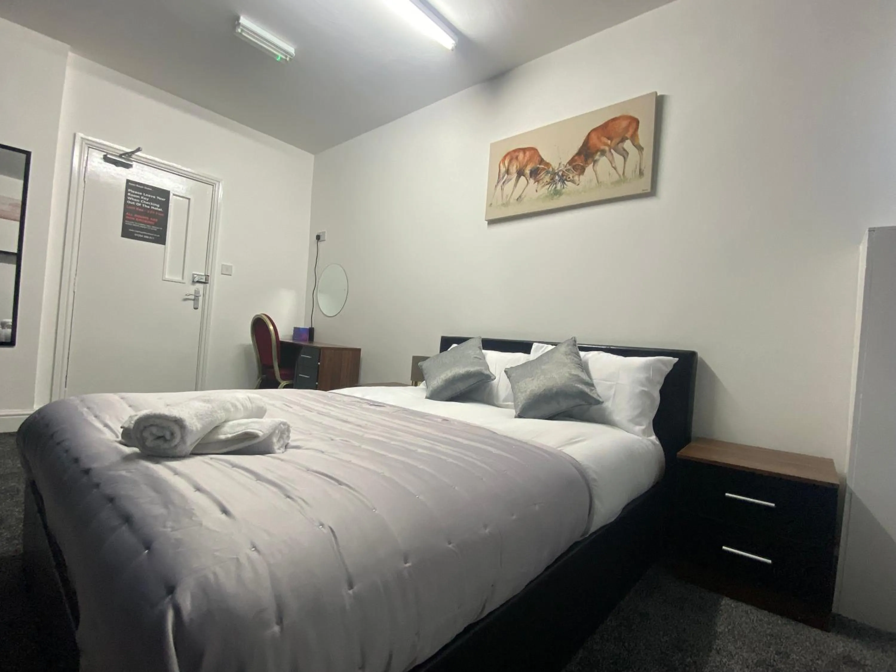 Photo of the whole room, Bed in Hotel Royal