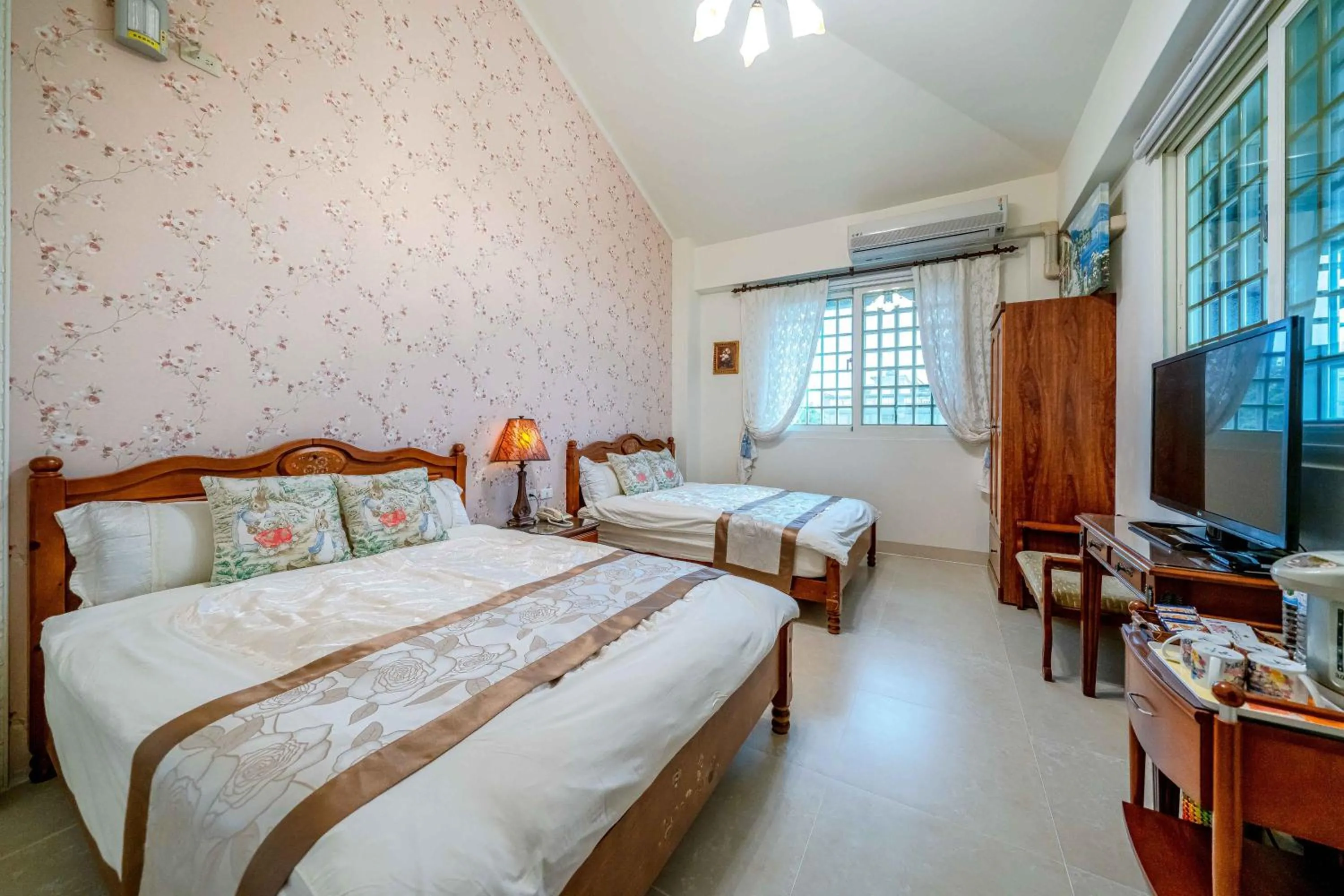 People, Bed in Evergreen Garden House