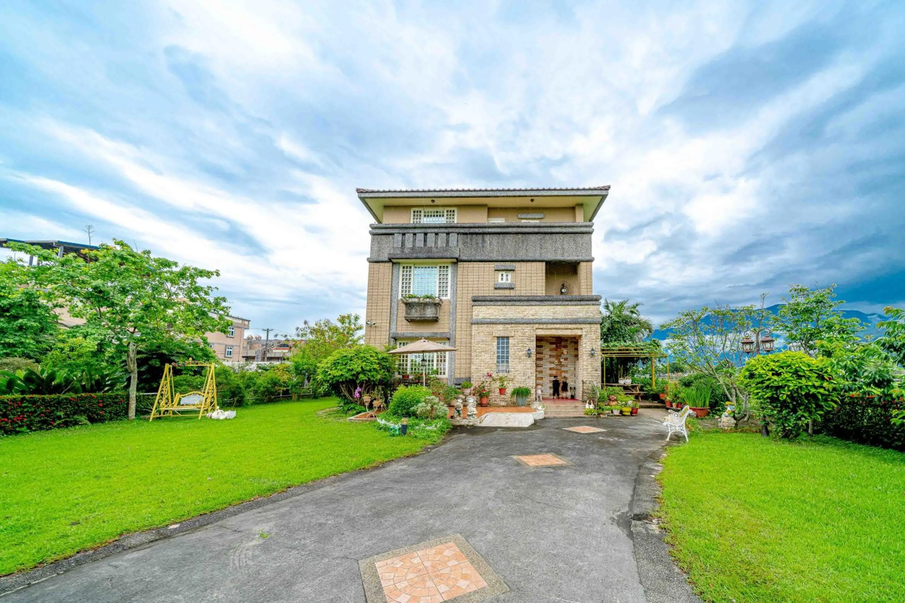 Property building in Evergreen Garden House
