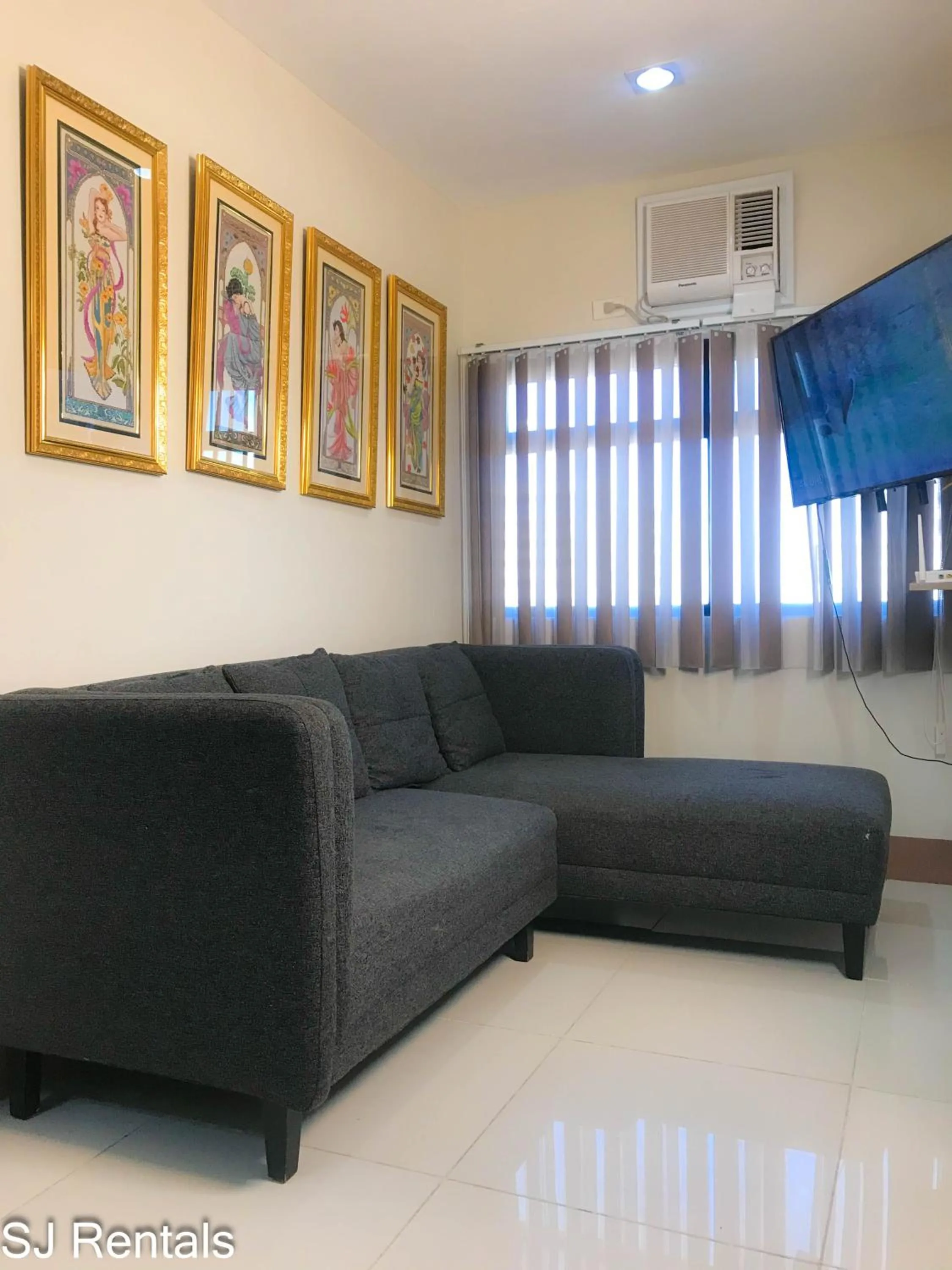 TV and multimedia in 2 Bedroom Condo @ Midpoint Residences w/ City View