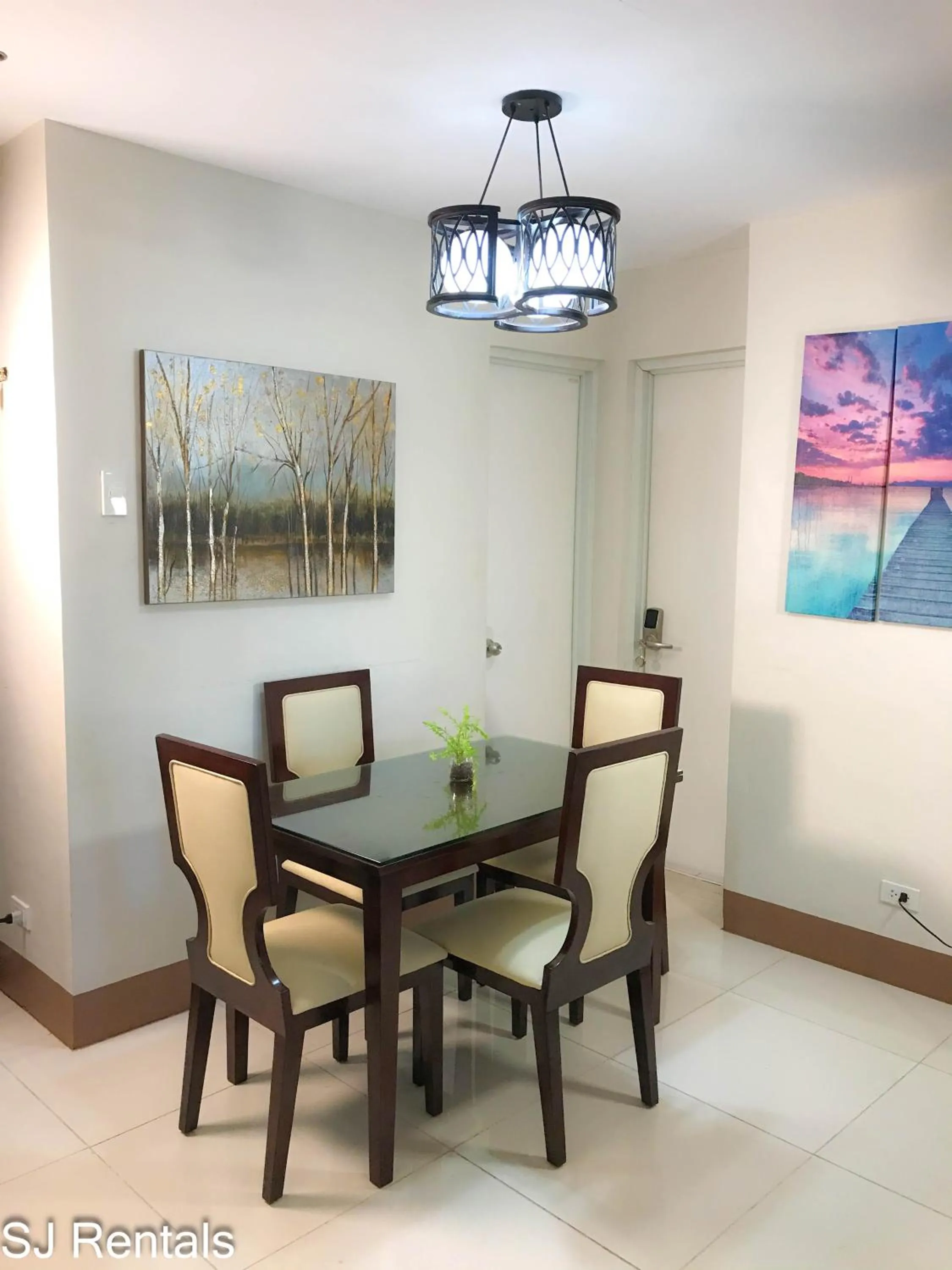 Dining area in 2 Bedroom Condo @ Midpoint Residences w/ City View