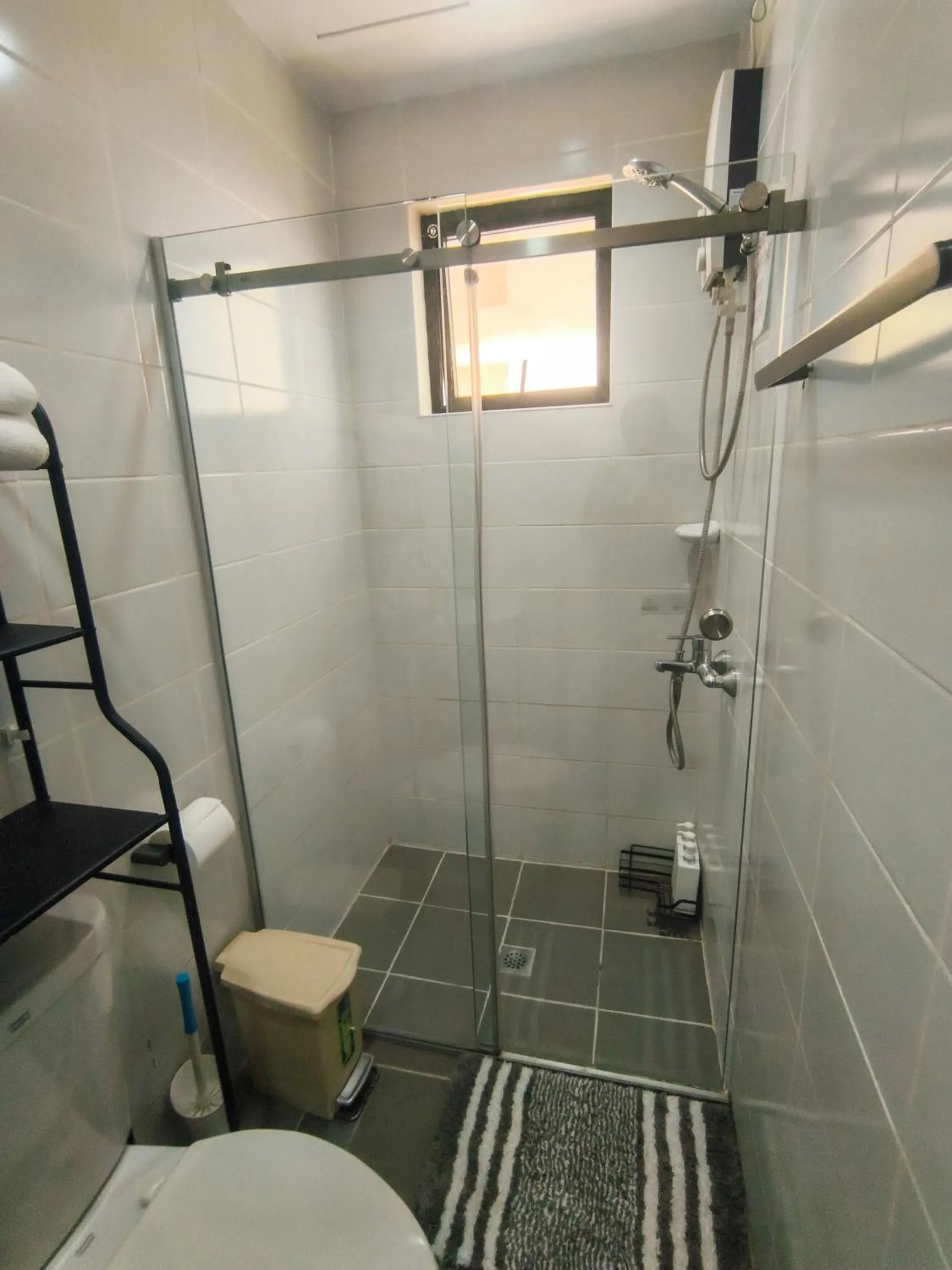 2 Bedroom Condo @ Midpoint Residences w/ City View