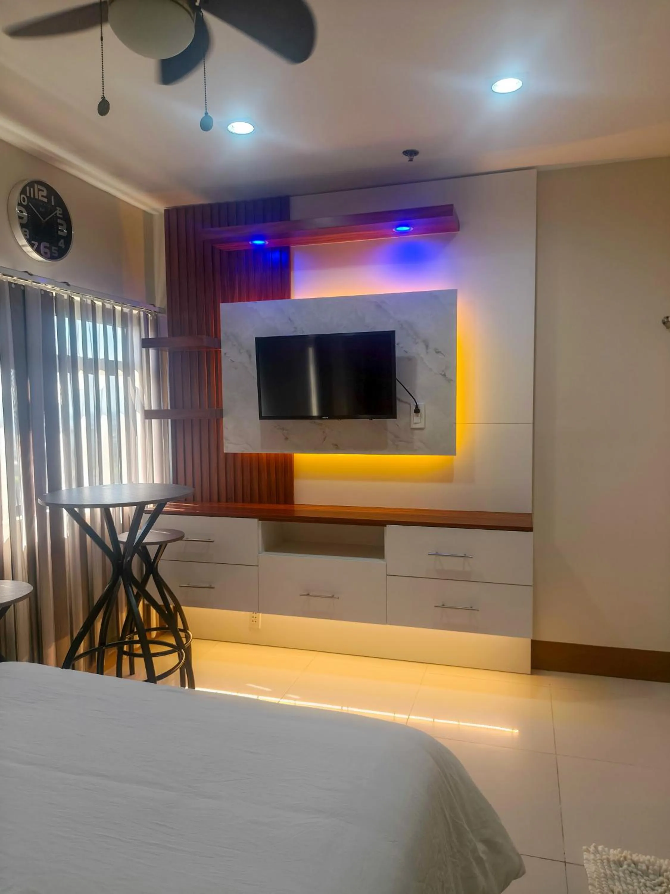 2 Bedroom Condo @ Midpoint Residences w/ City View