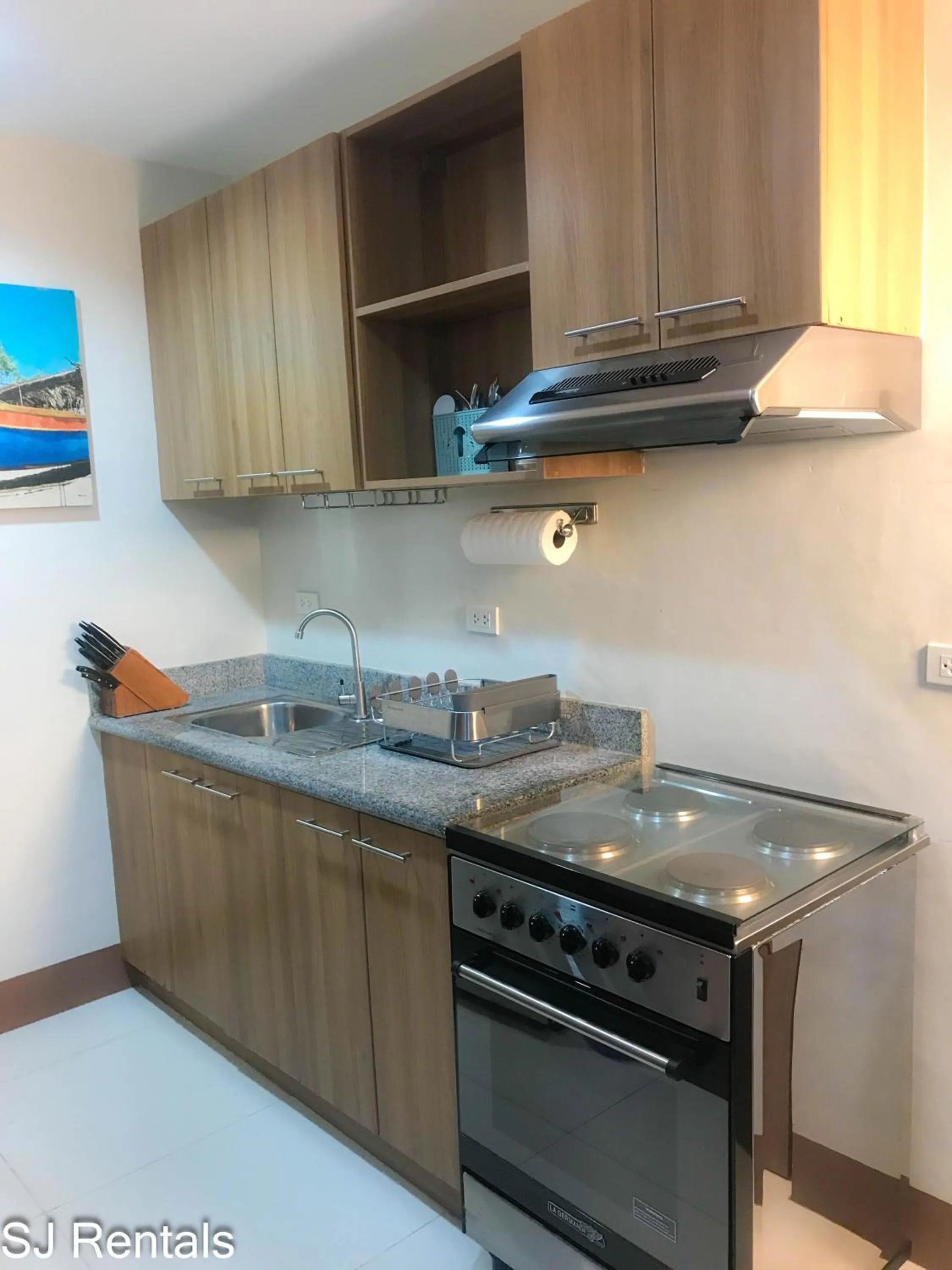 kitchen in 2 Bedroom Condo @ Midpoint Residences w/ City View