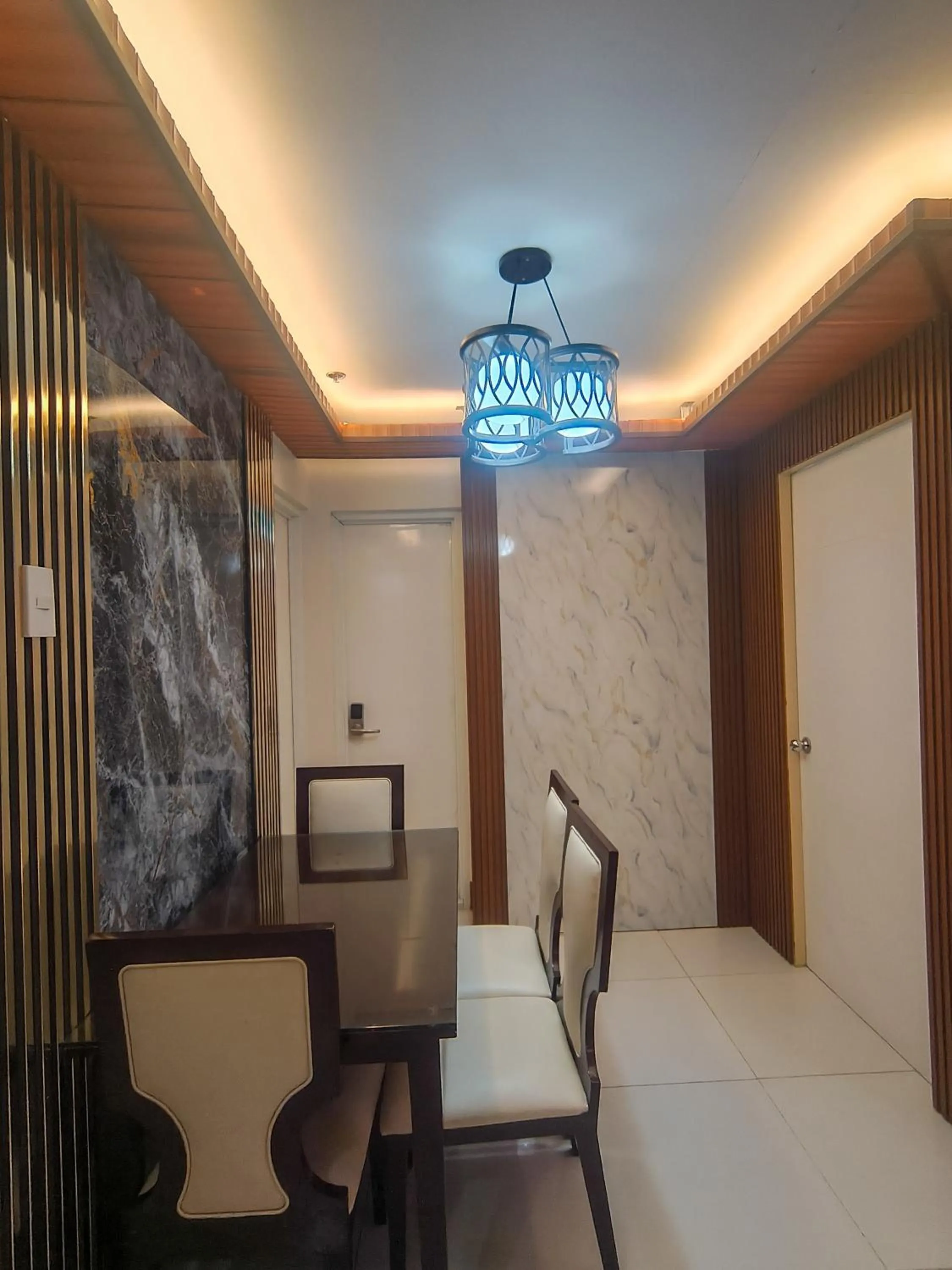 Bed in 2 Bedroom Condo @ Midpoint Residences w/ City View