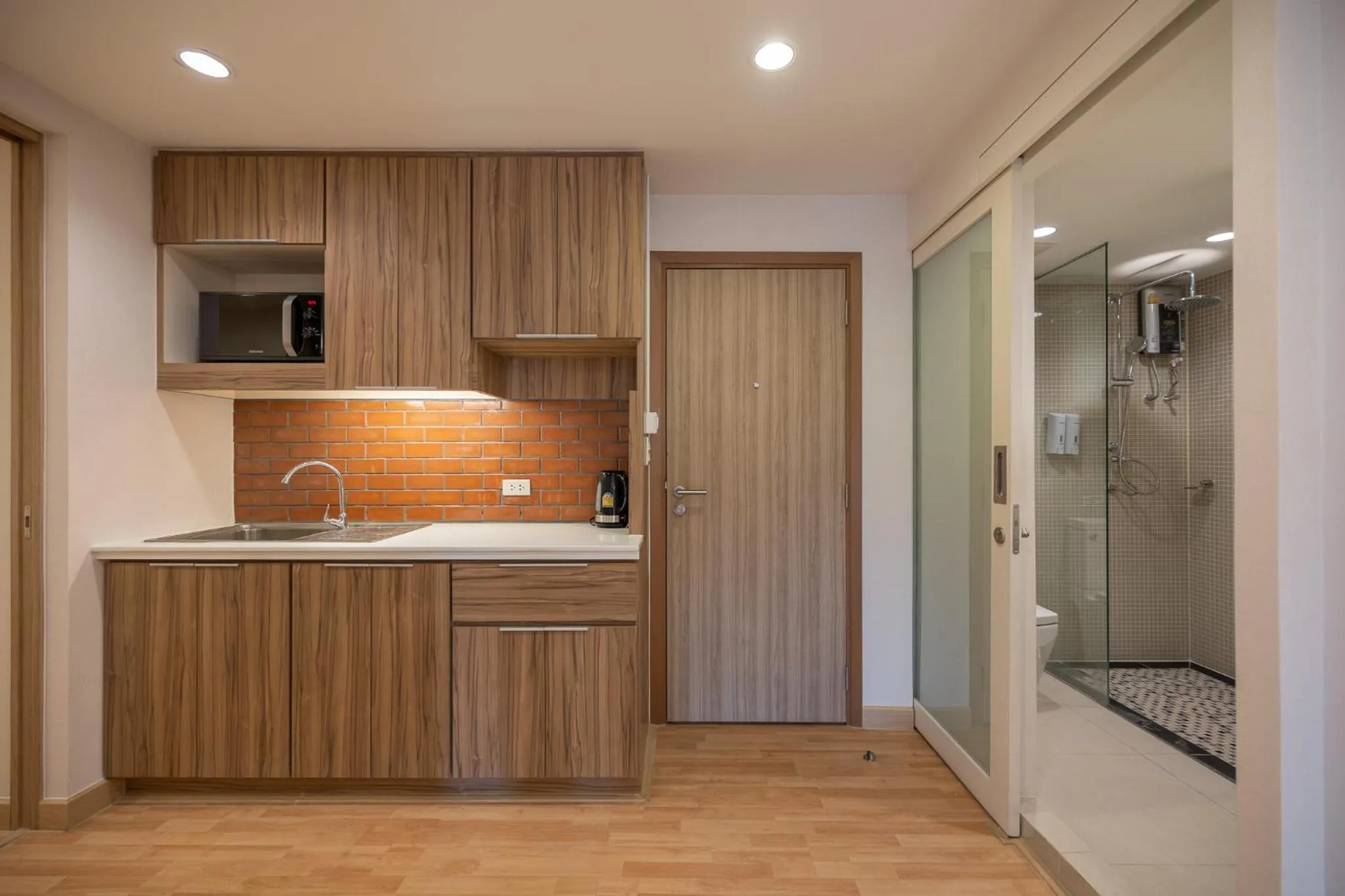 microwave in Exoresidence The Heart of Chinatown