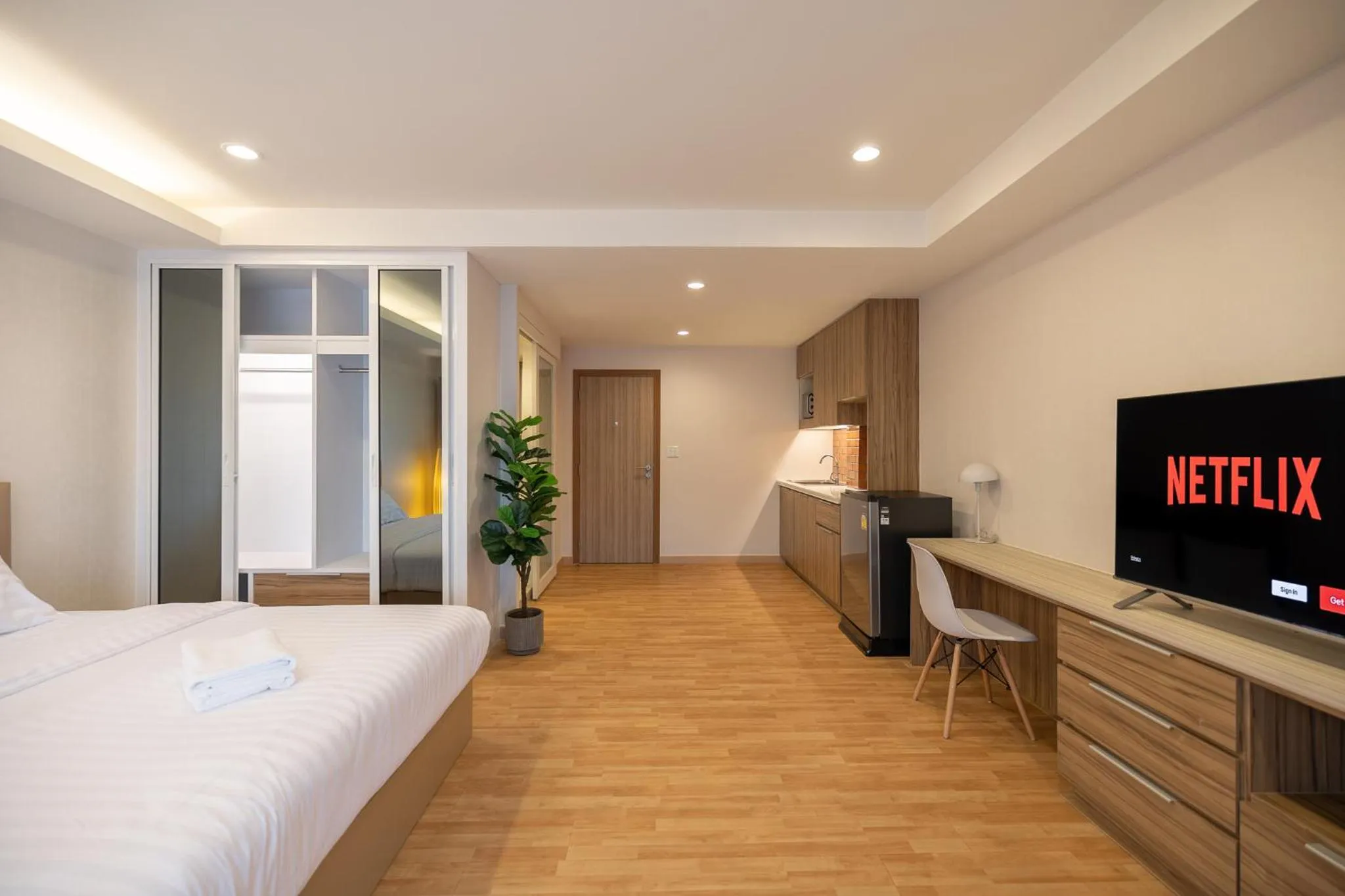 Photo of the whole room, Bed in Exoresidence The Heart of Chinatown